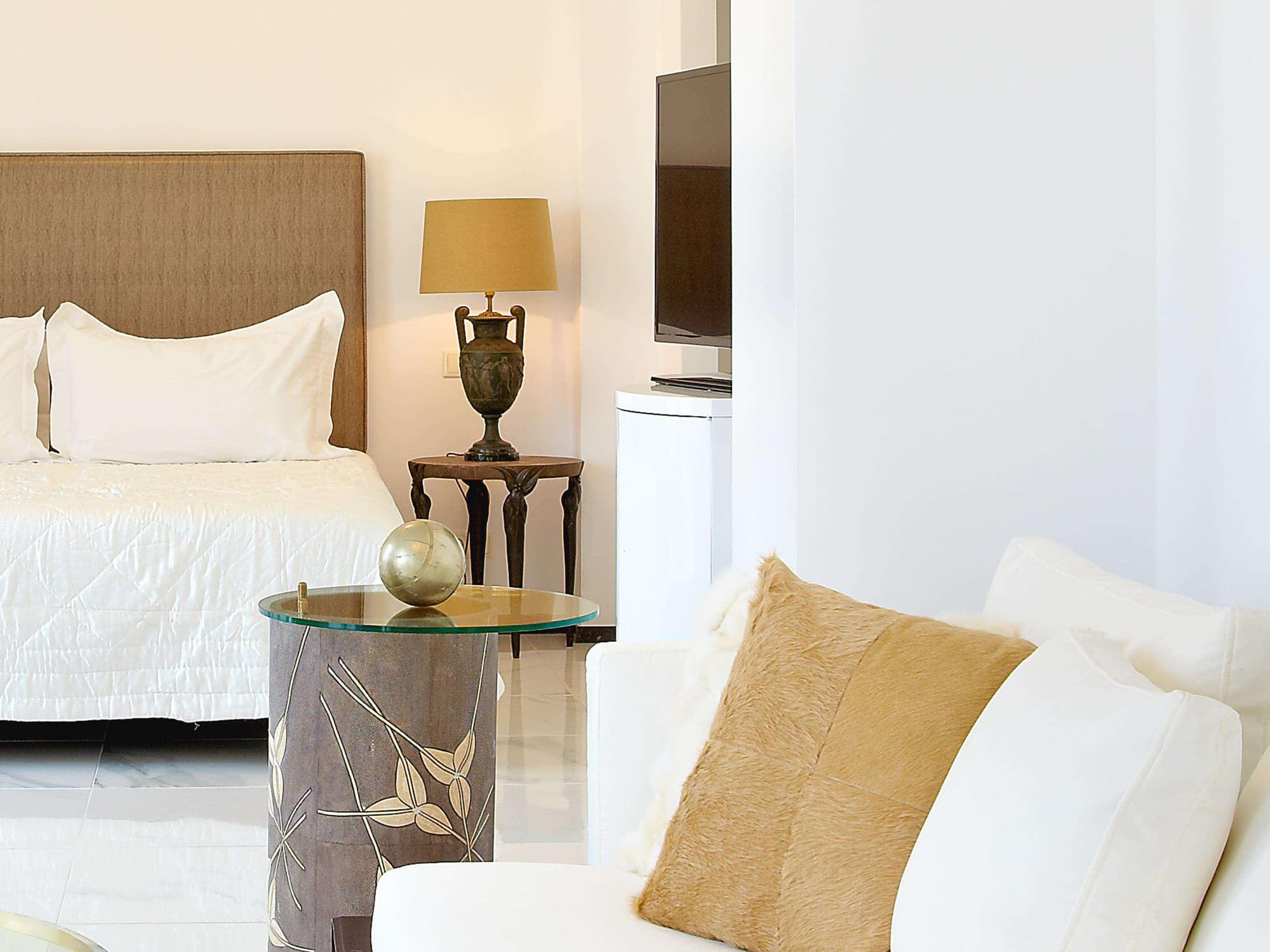 ATHENA, A Hotel to Live