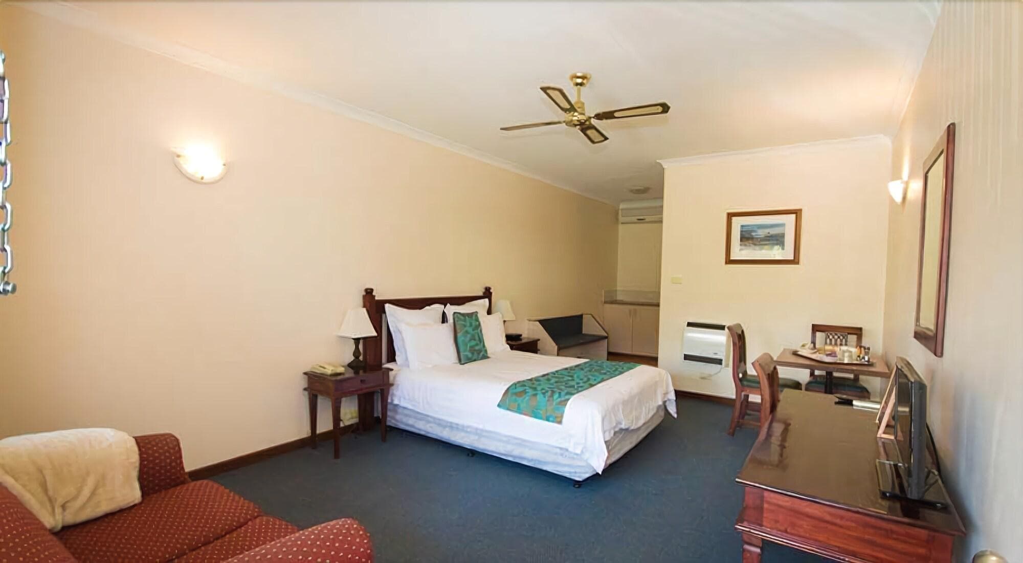 Tree Top Walk Motel, Room