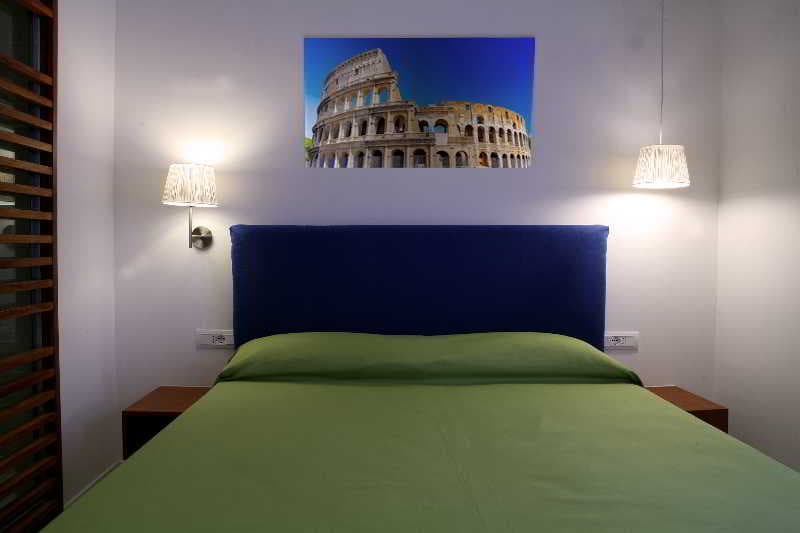 Why Not Roma, Room