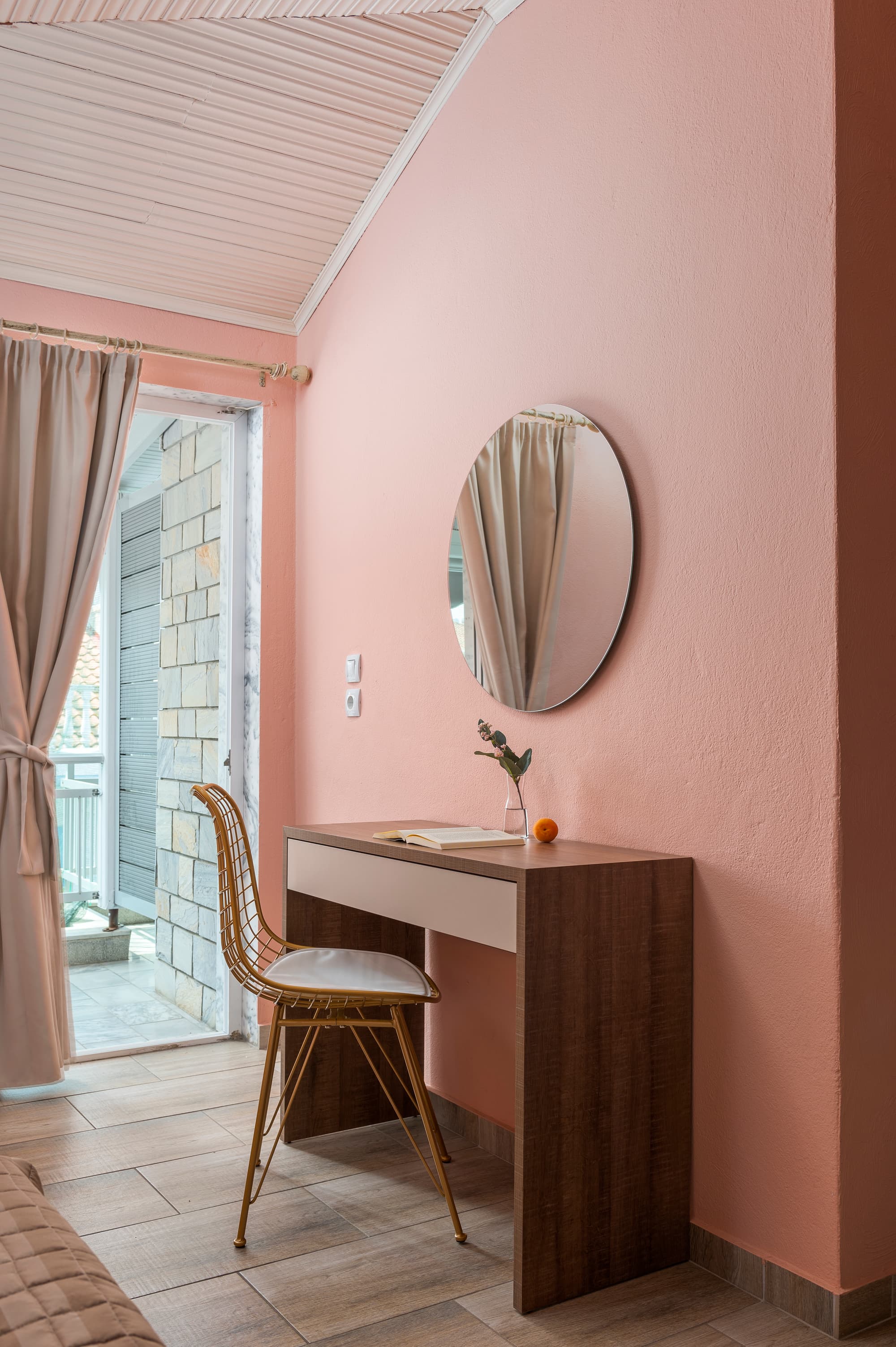 Ouzas  Luxury Hotel
