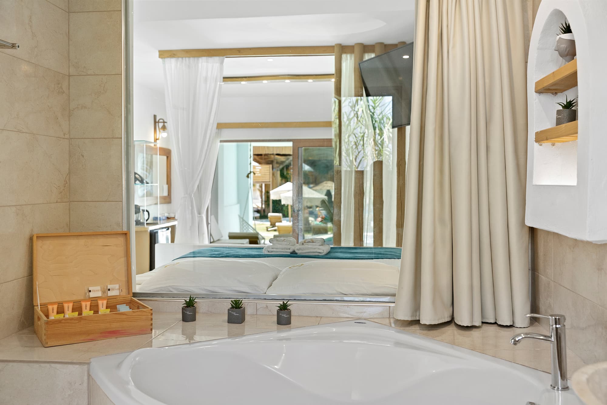 Alia suites & Alia beachfront suites and spa