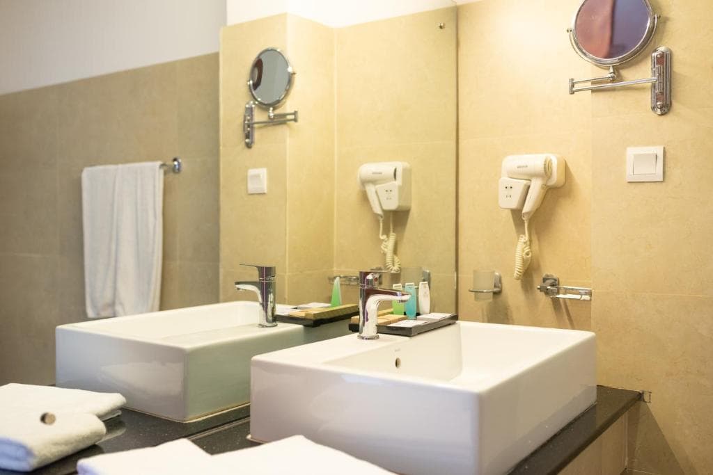 Oak Ray Regency Hotel