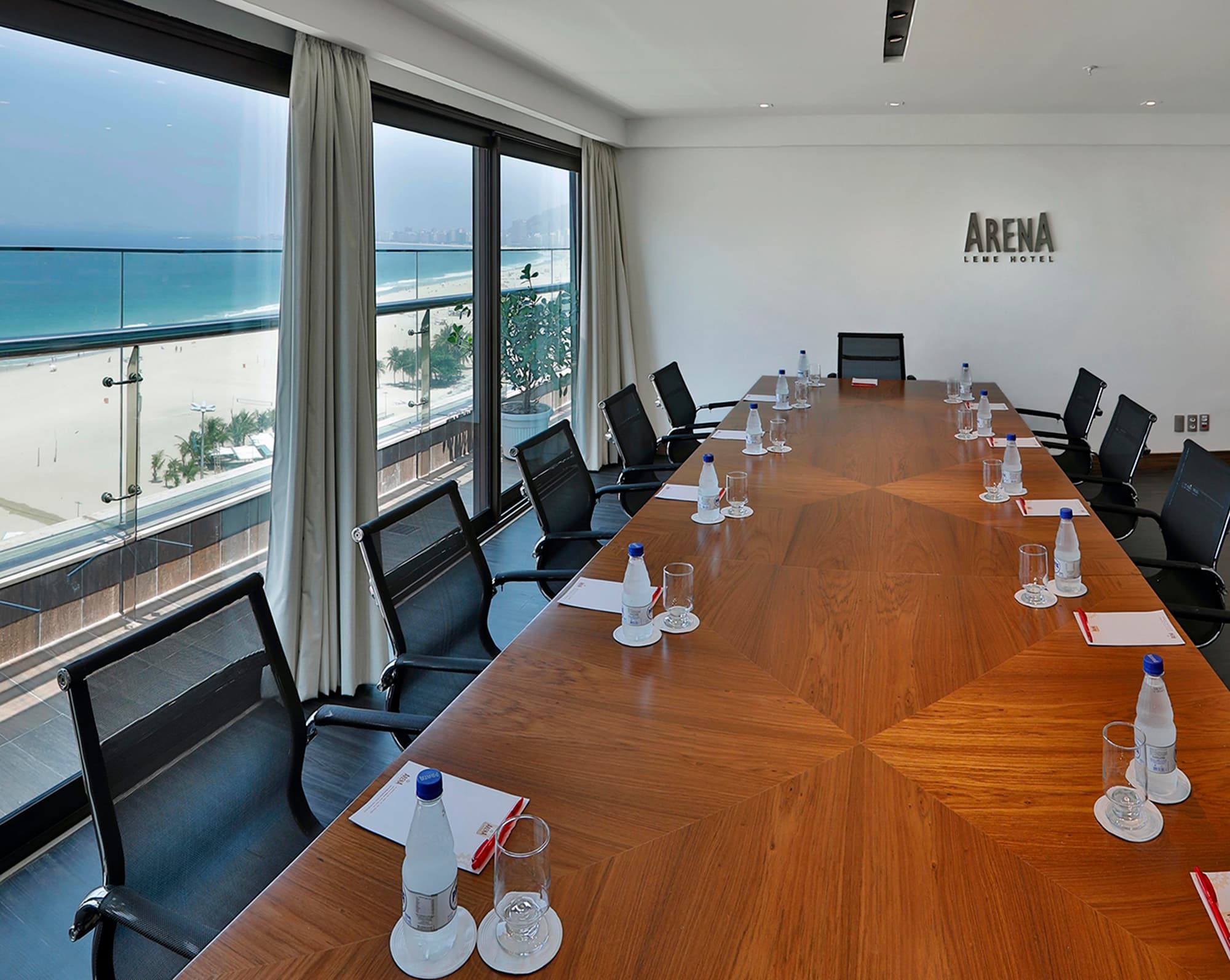 Arena Leme Hotel, Conferences