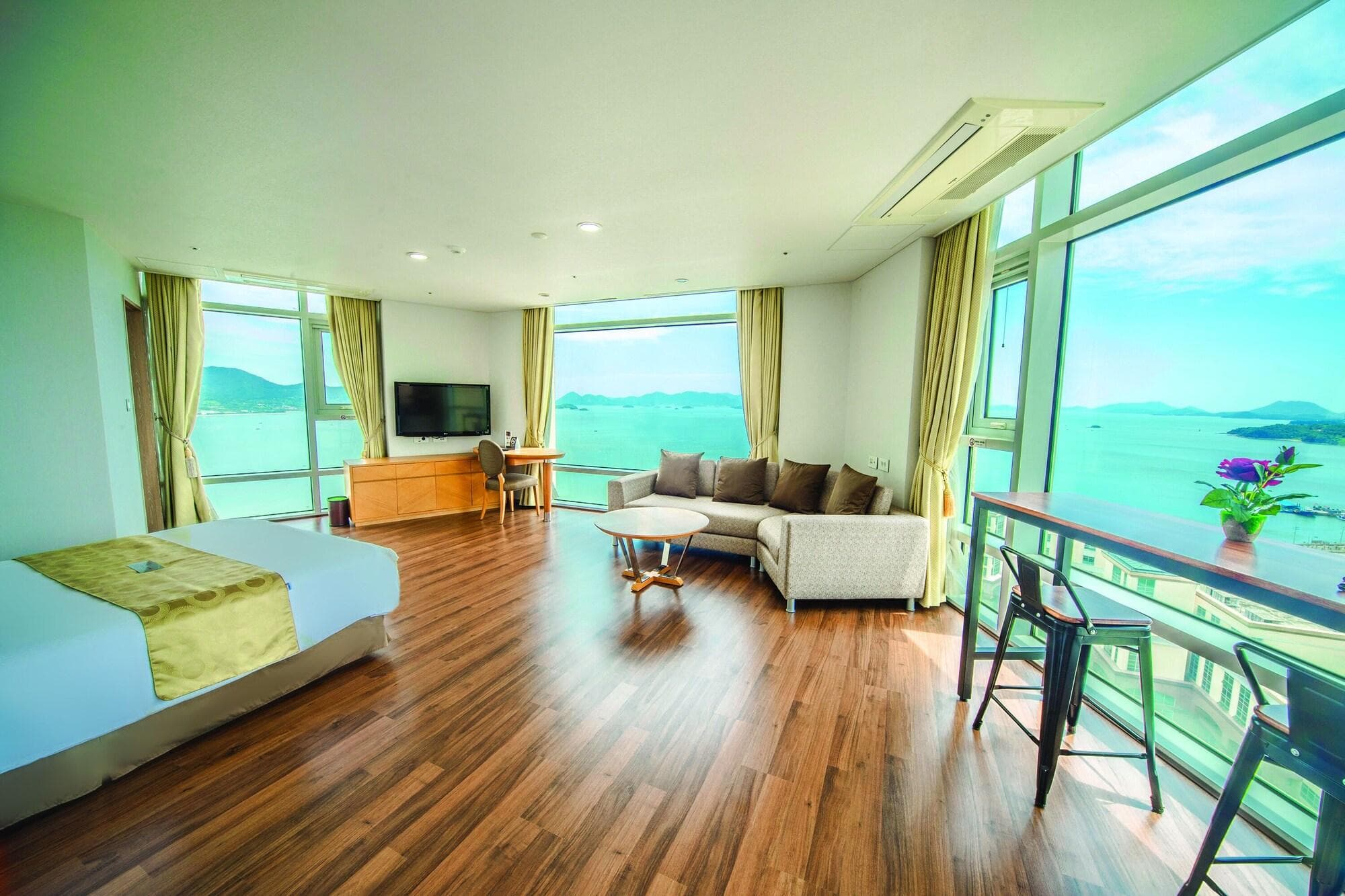 The Ocean Resort, Room