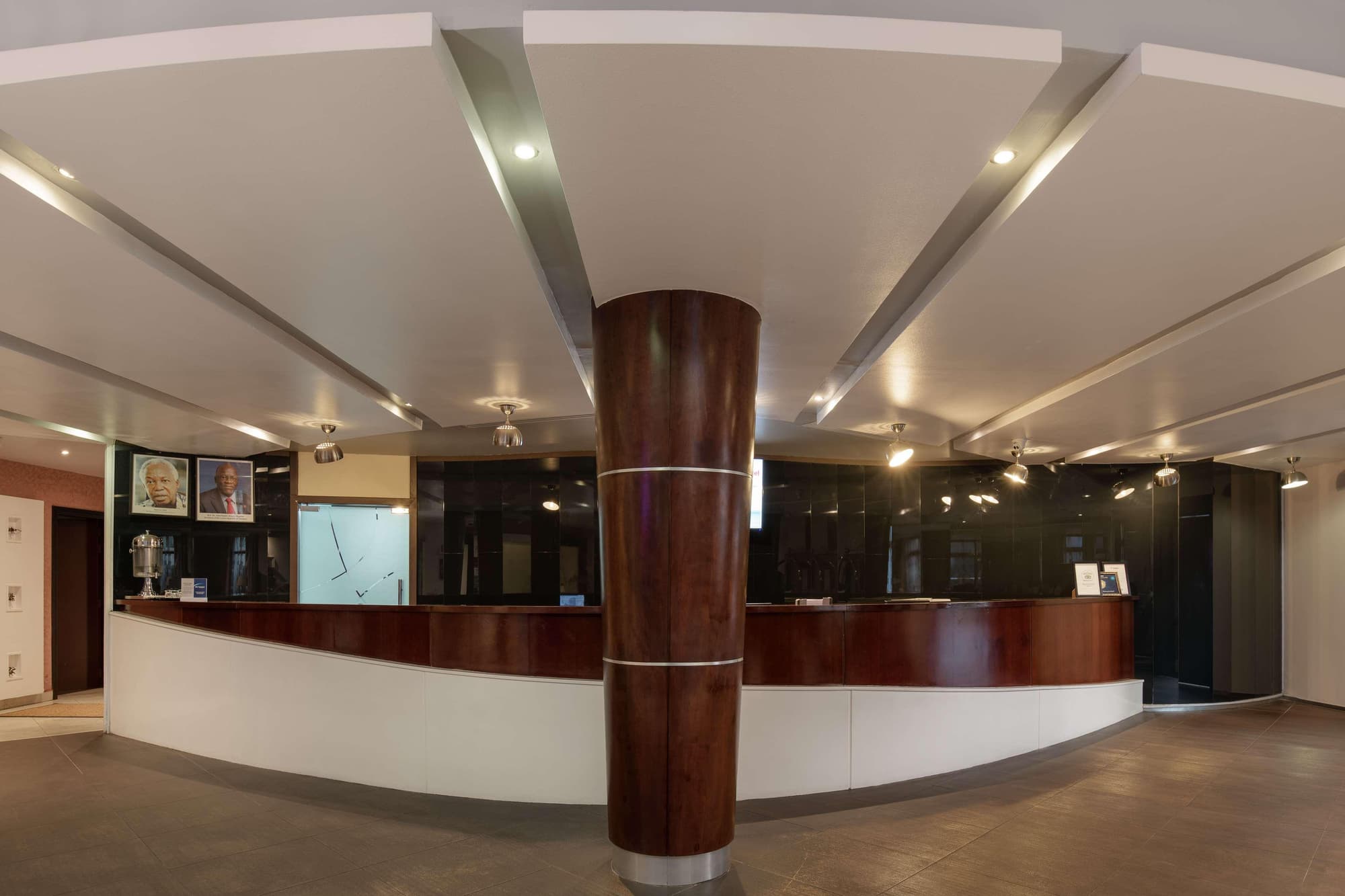 Best Western Plus Peninsula Hotel