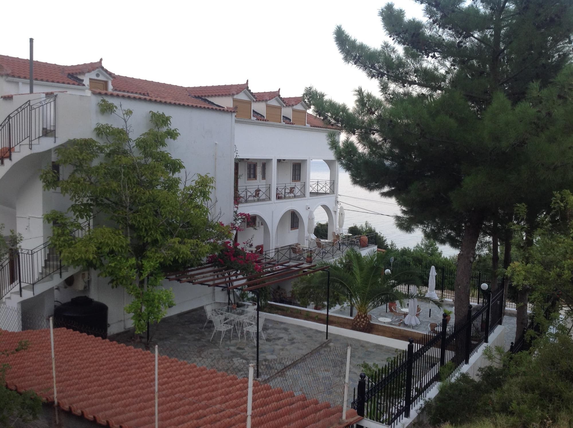 Travlos Studios, General view