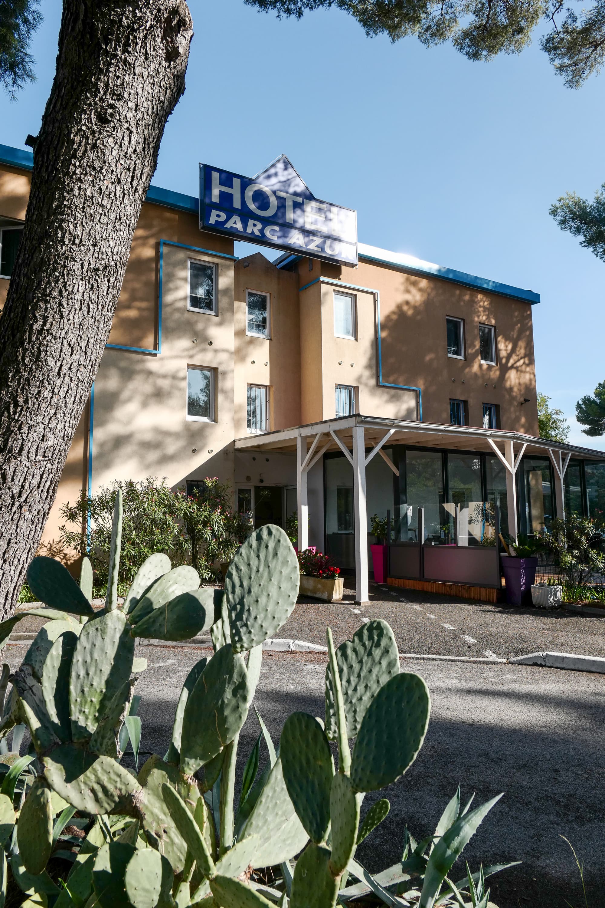 BRIT HOTEL TOULON - Parc Azur
