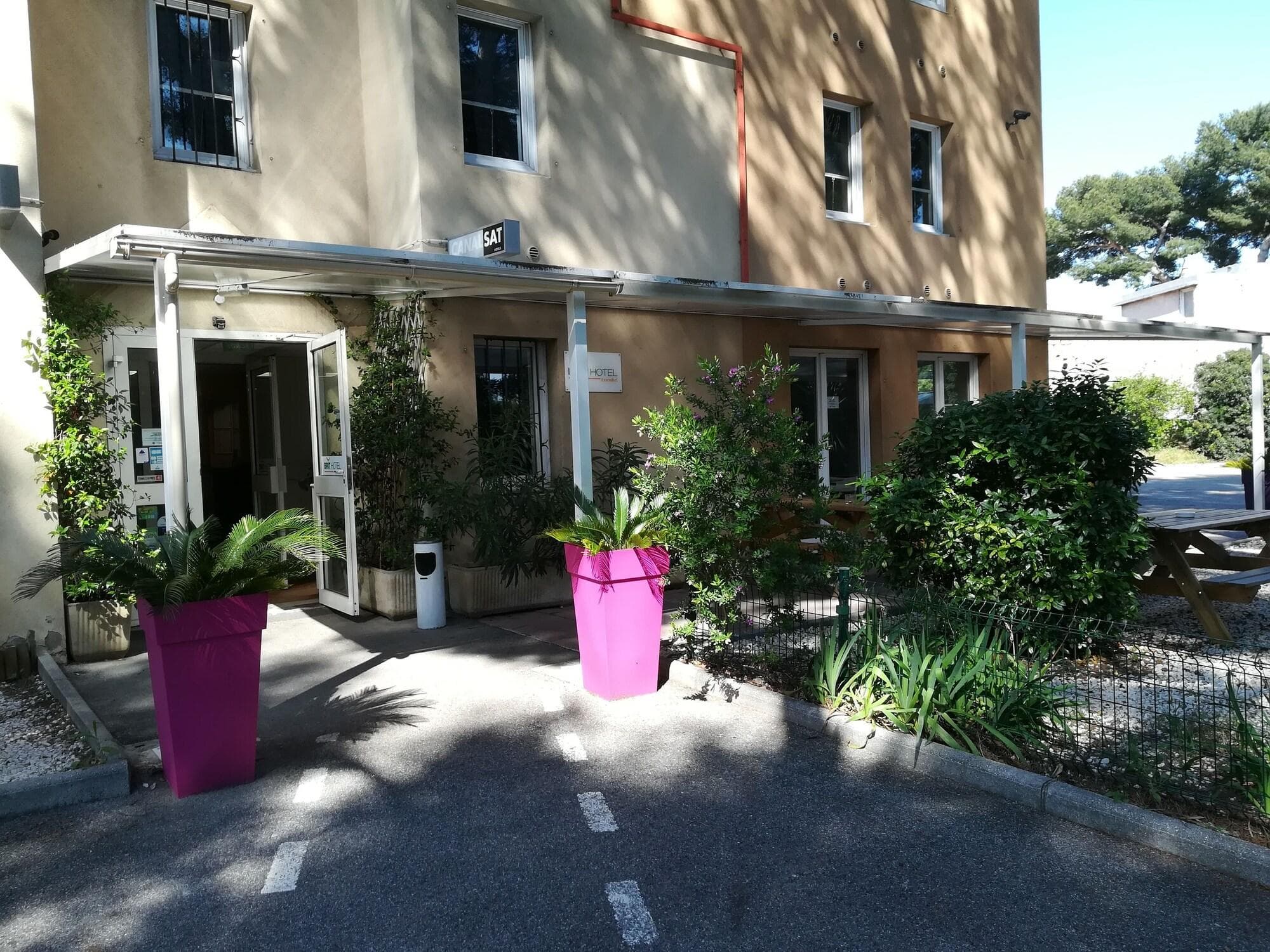 BRIT HOTEL TOULON - Parc Azur