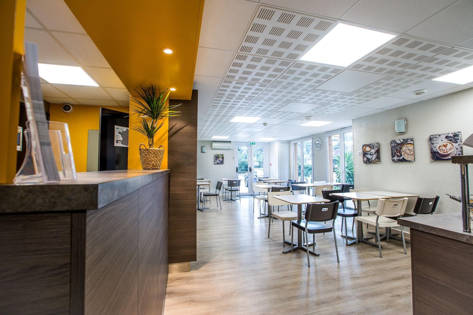 BRIT HOTEL TOULON - Parc Azur