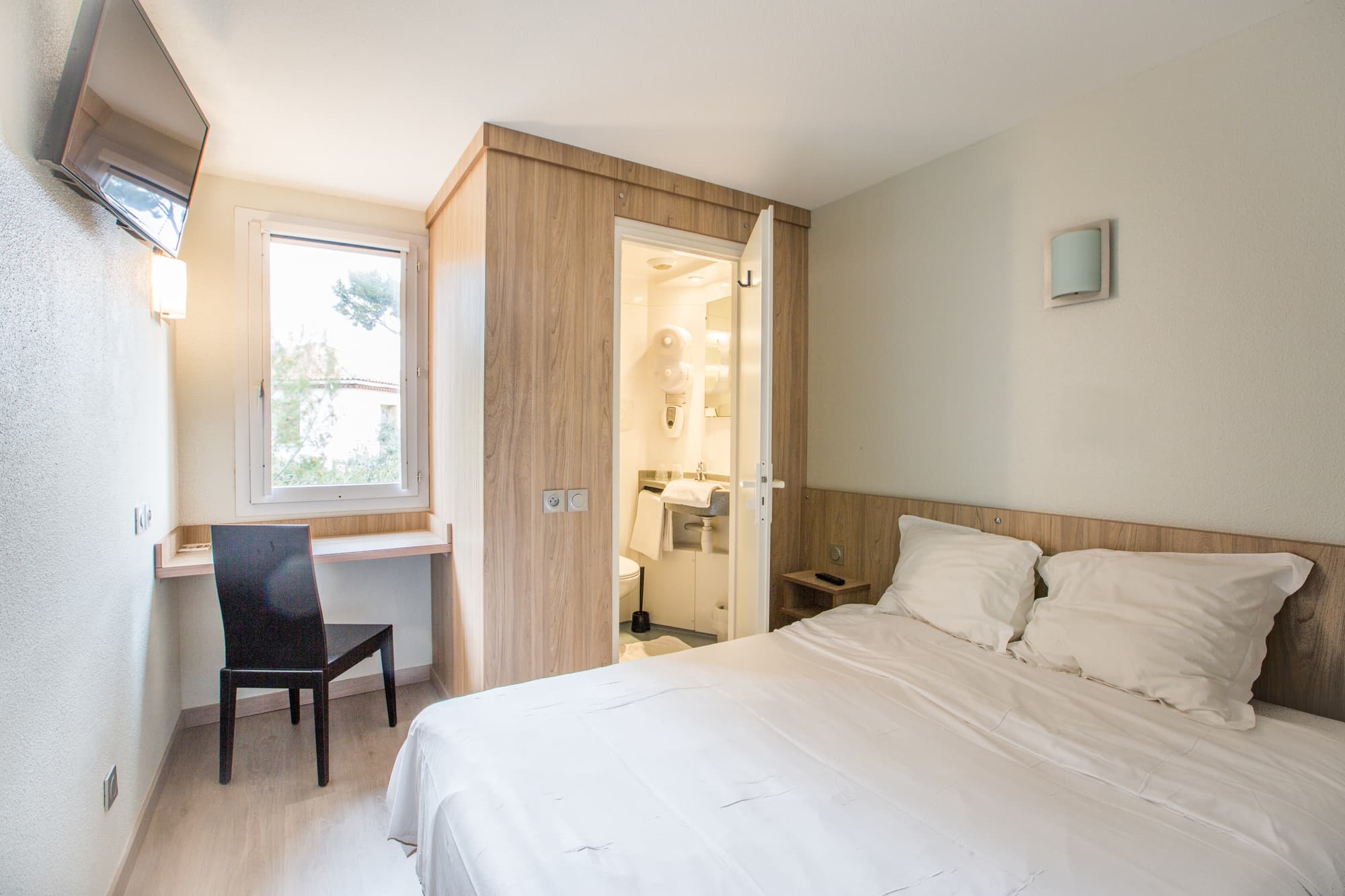BRIT HOTEL TOULON - Parc Azur