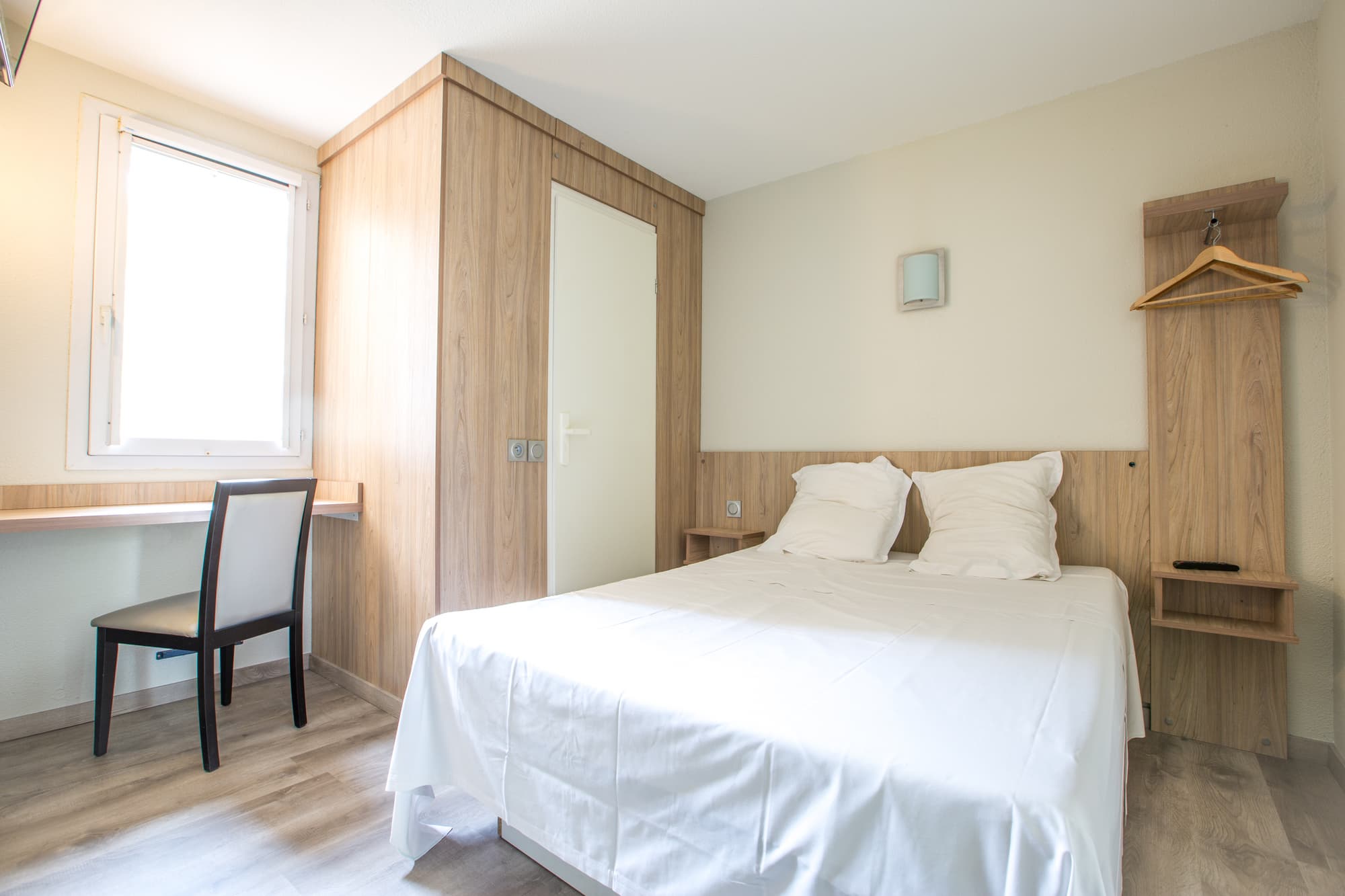 BRIT HOTEL TOULON - Parc Azur