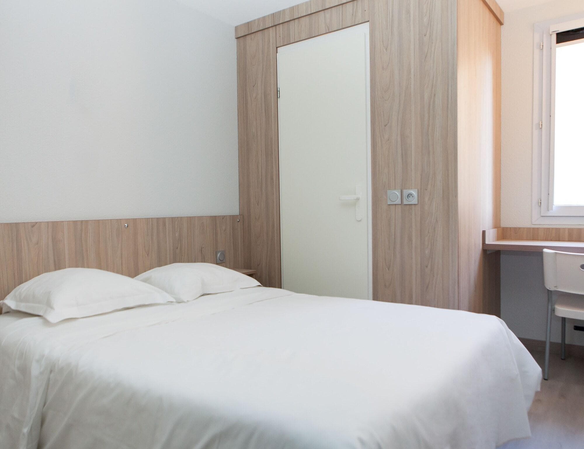 BRIT HOTEL TOULON - Parc Azur