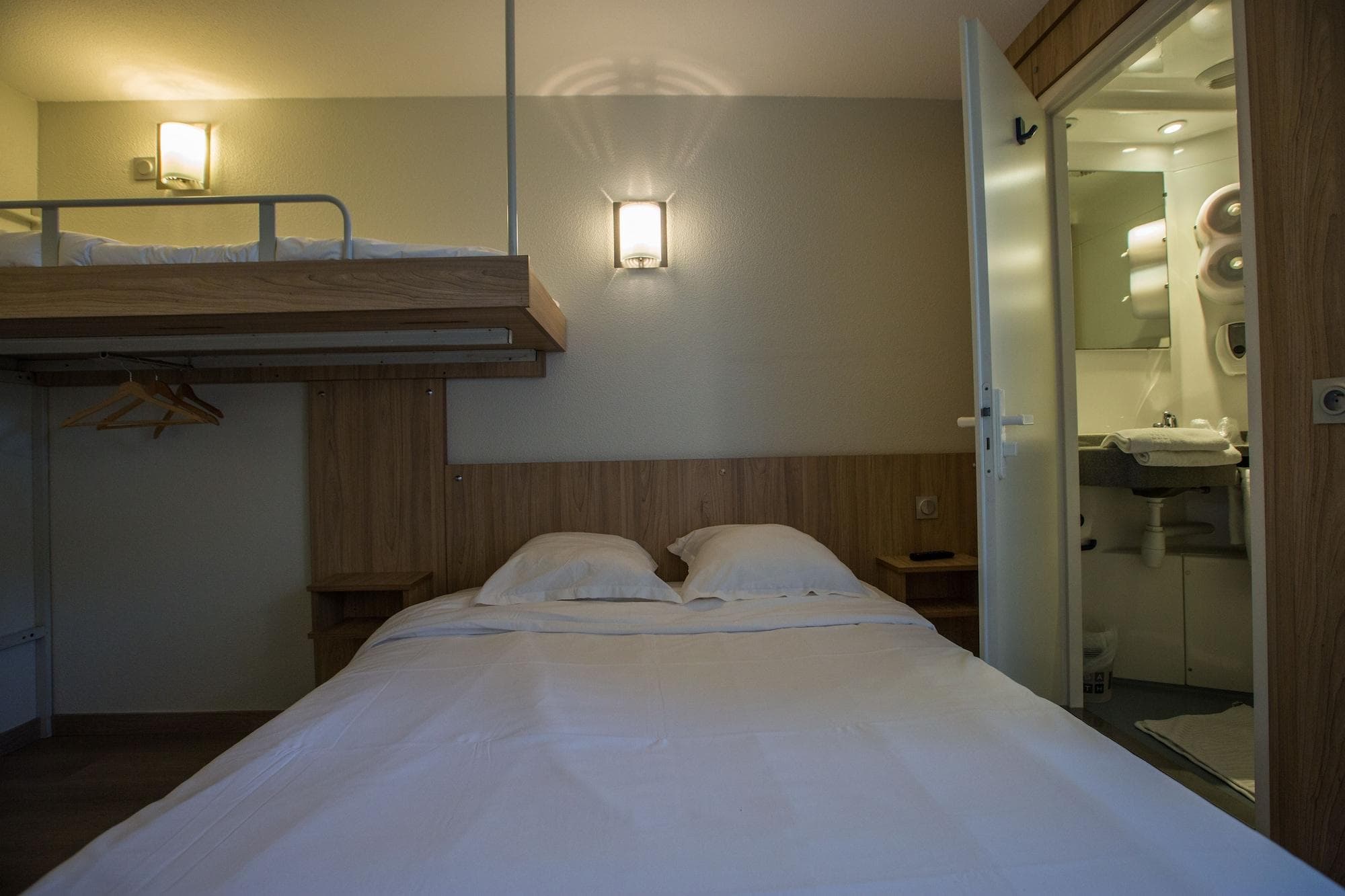 BRIT HOTEL TOULON - Parc Azur