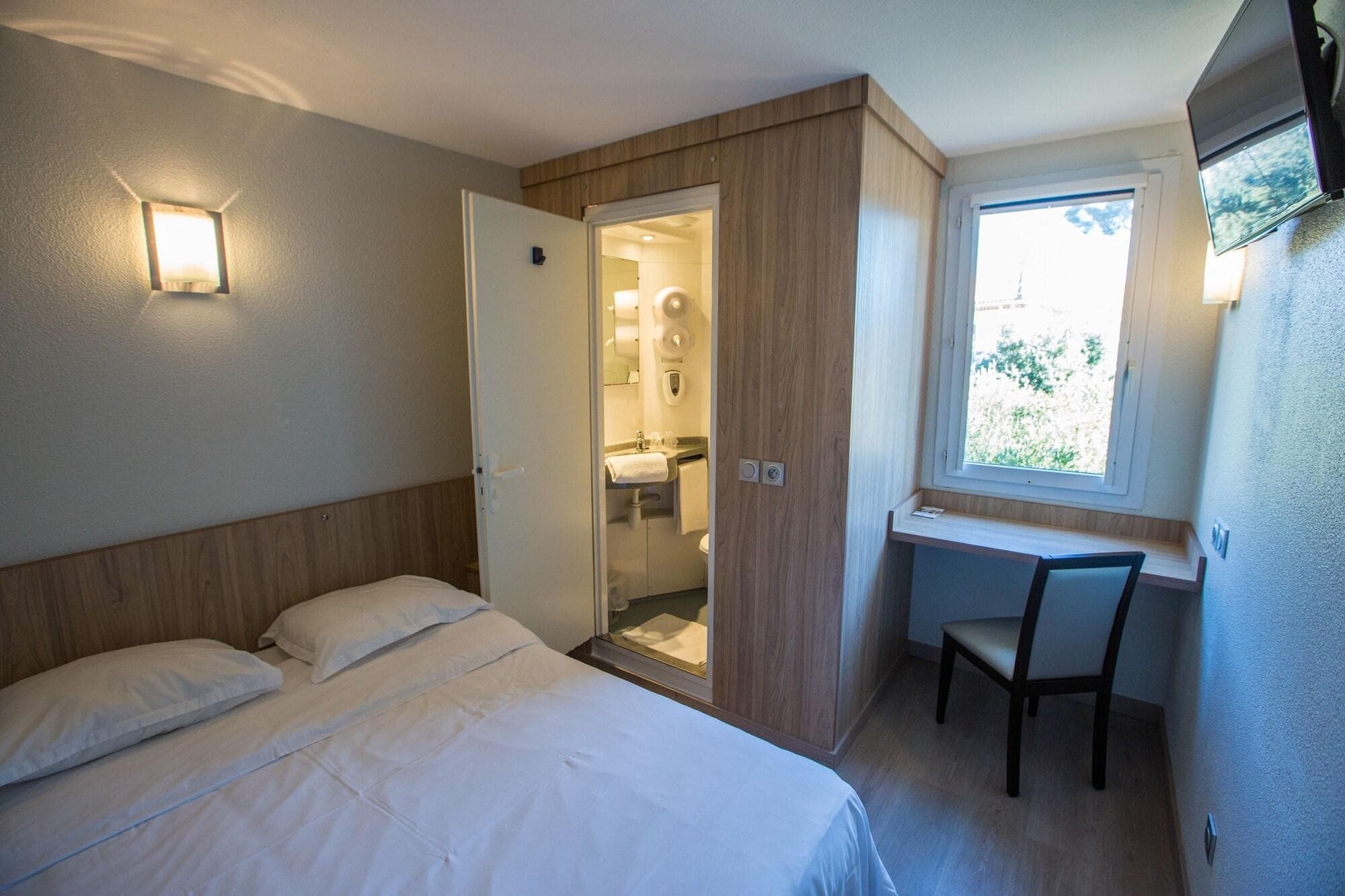 BRIT HOTEL TOULON - Parc Azur