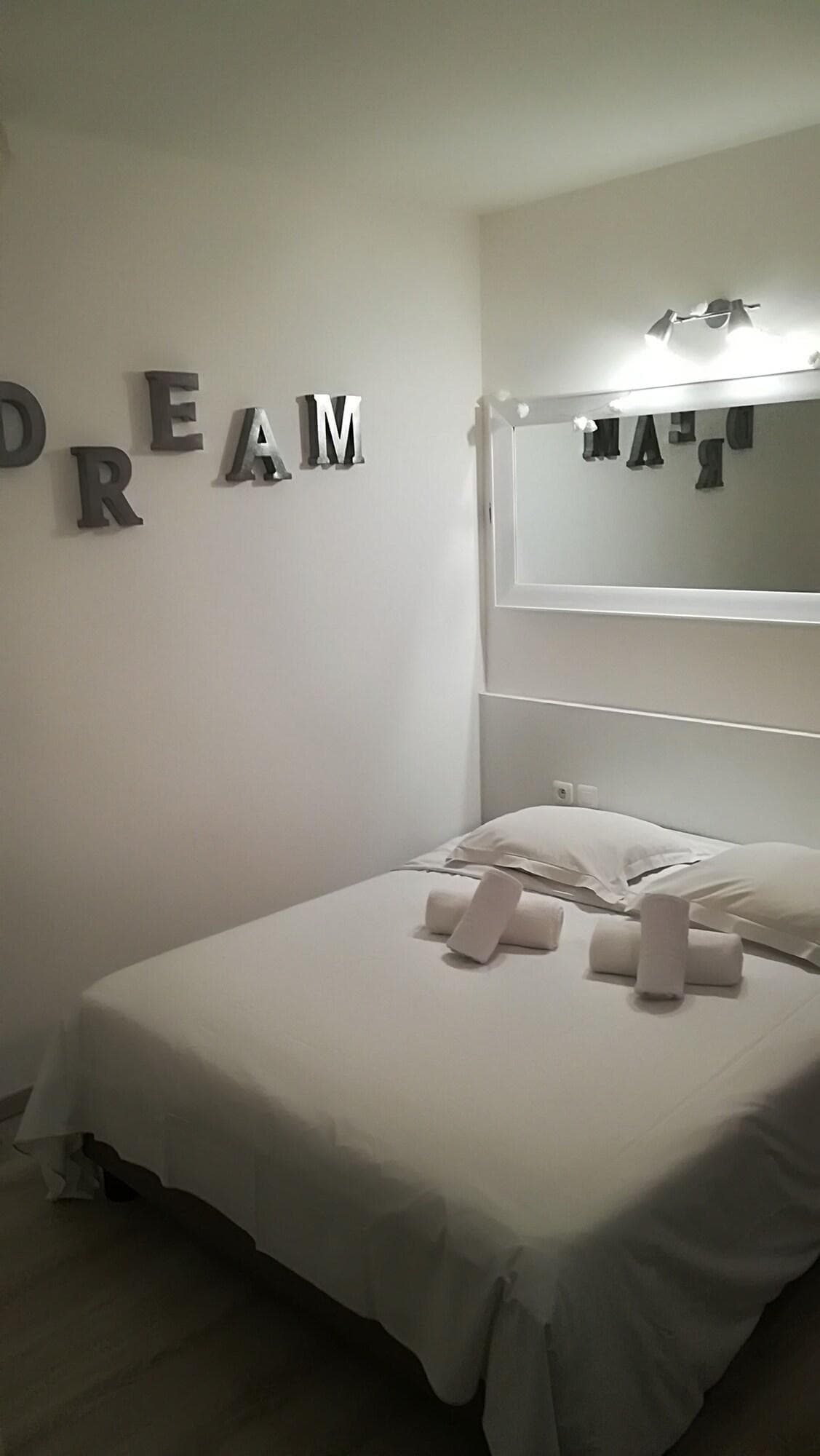 BRIT HOTEL TOULON - Parc Azur