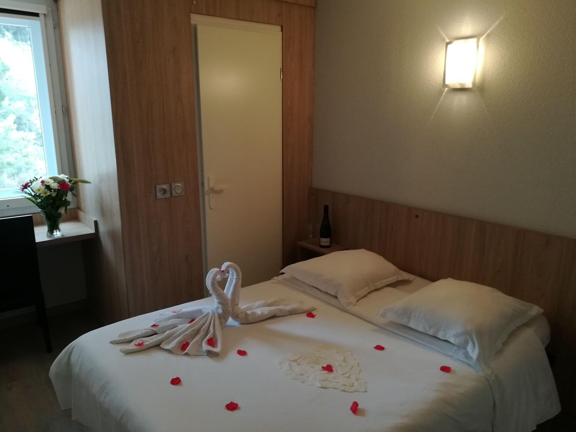 BRIT HOTEL TOULON - Parc Azur