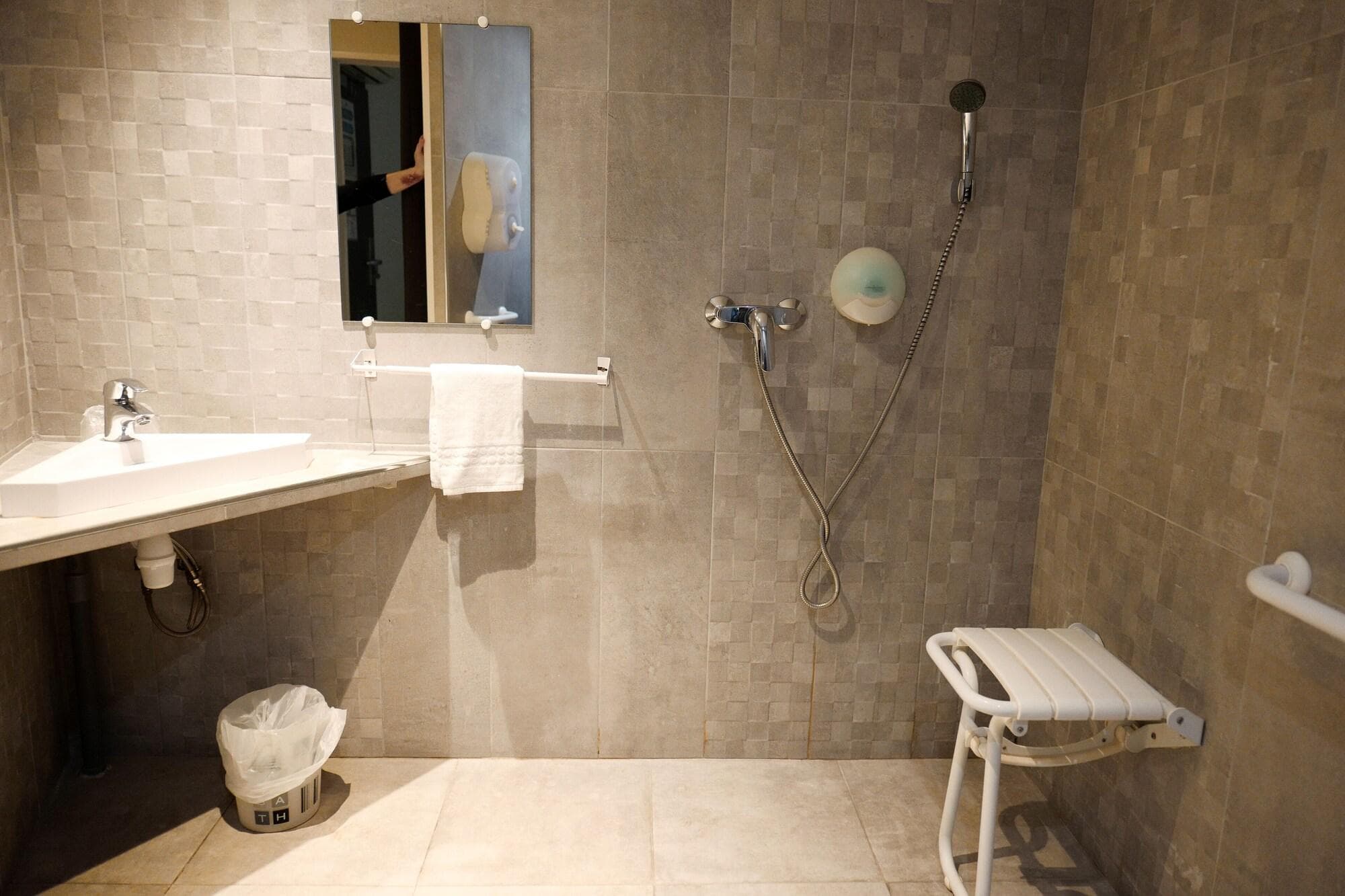 BRIT HOTEL TOULON - Parc Azur