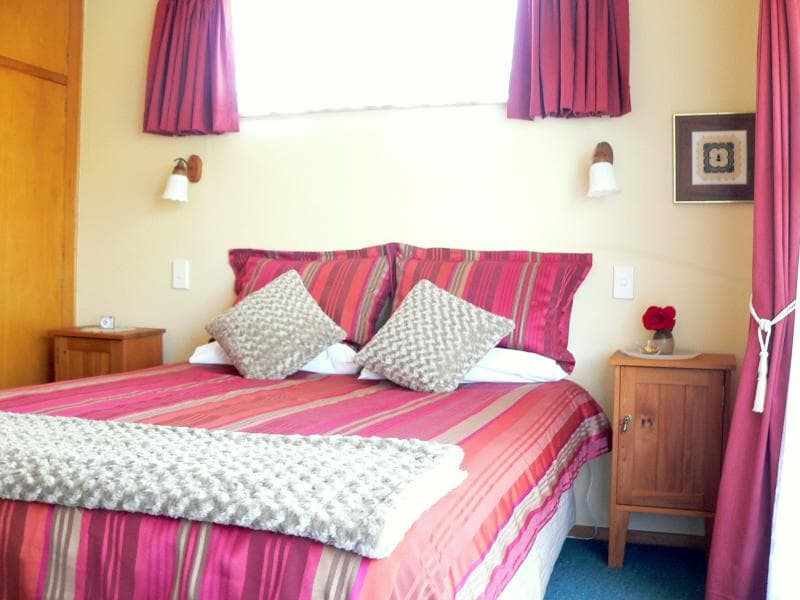 Brook House Bed & Breakfast and Cottages