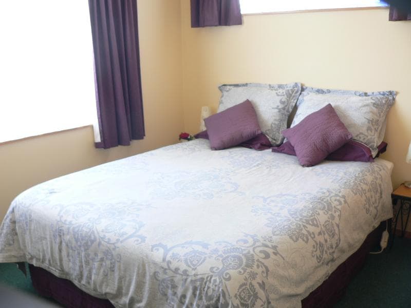Brook House Bed & Breakfast and Cottages