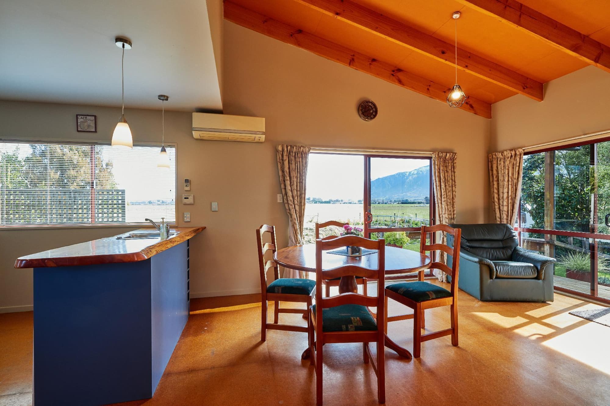 Brook House Bed & Breakfast and Cottages