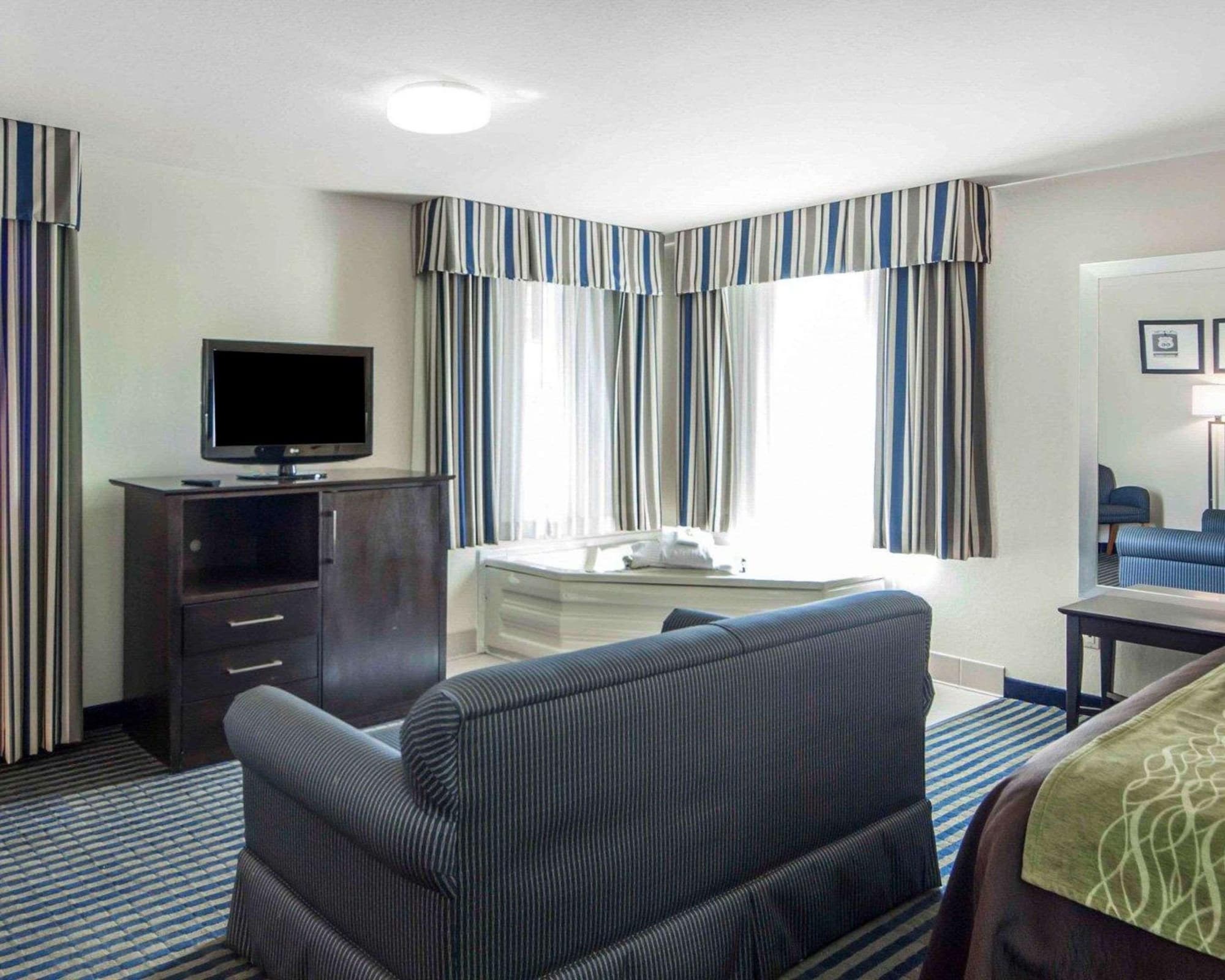 Quality Inn Tulsa-Downtown West