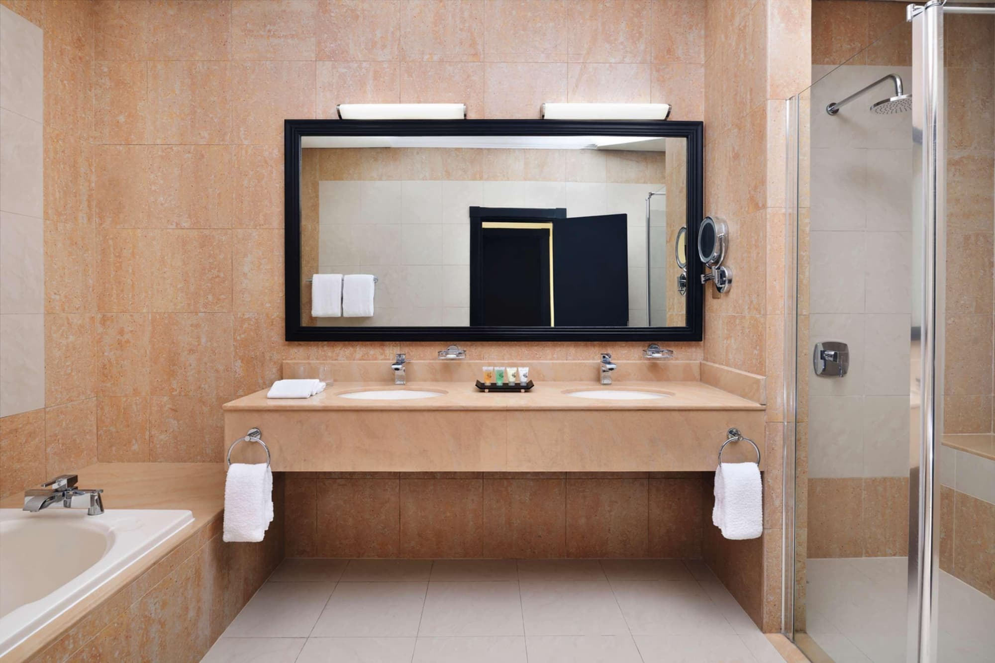 Al Hamra Residence, Room