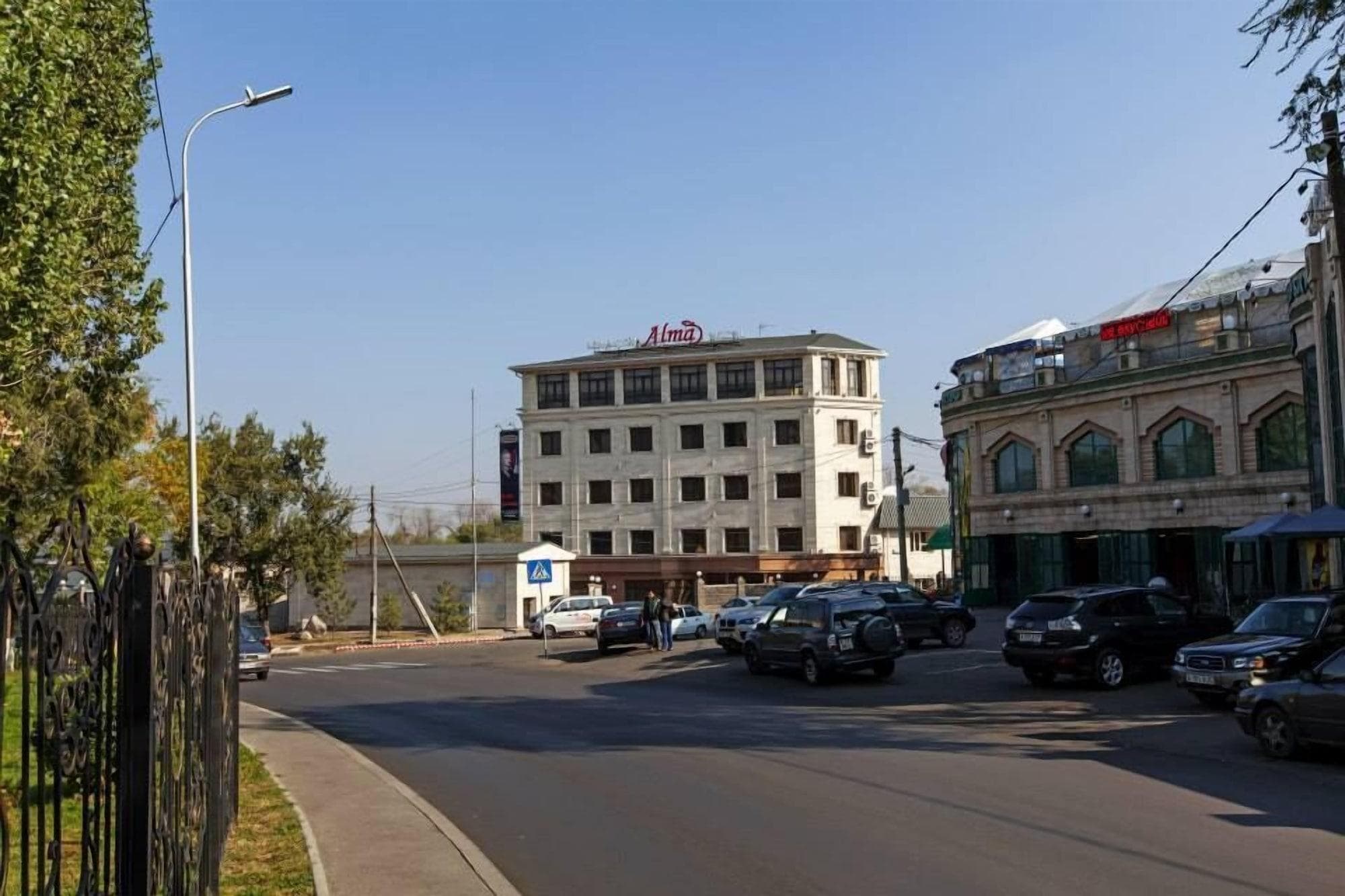 Alma Hotel