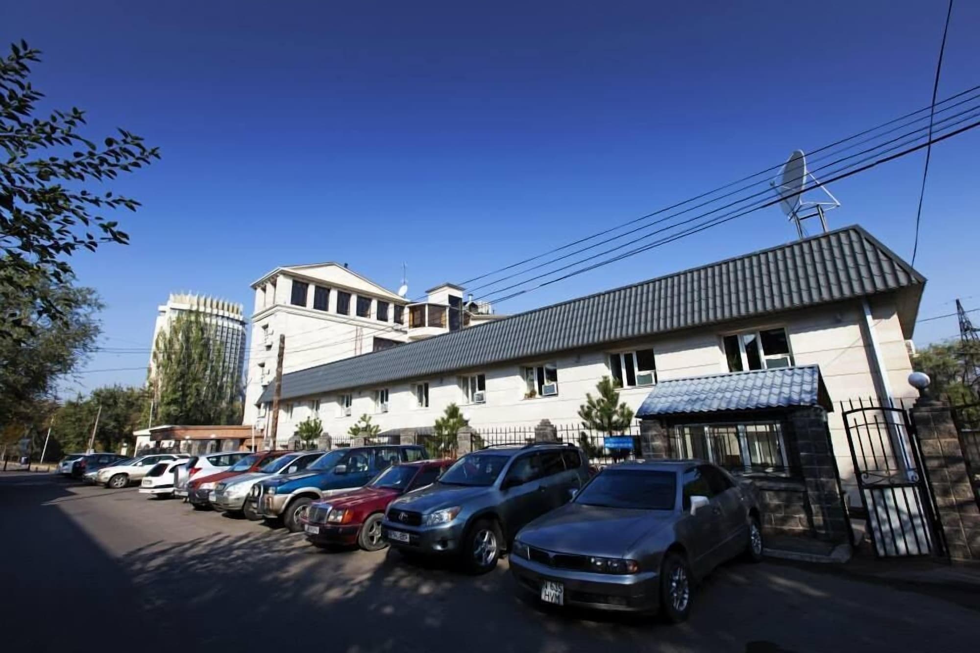 Alma Hotel