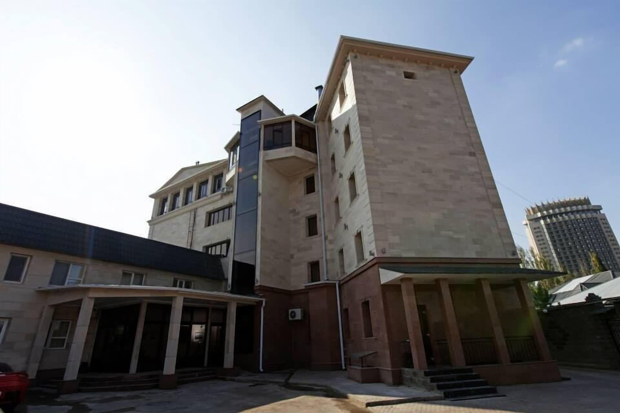 Alma Hotel