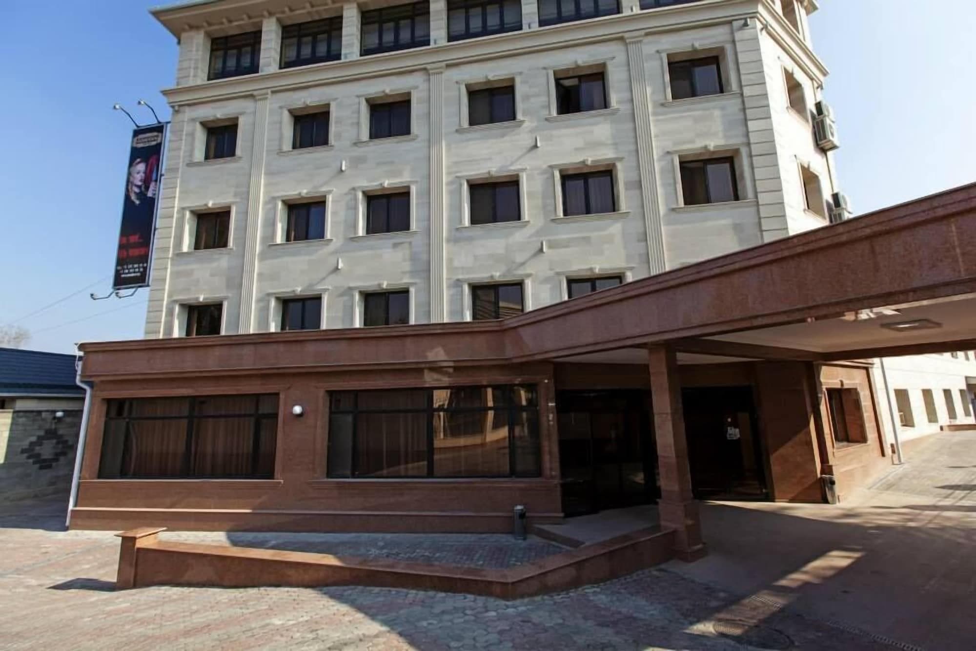 Alma Hotel
