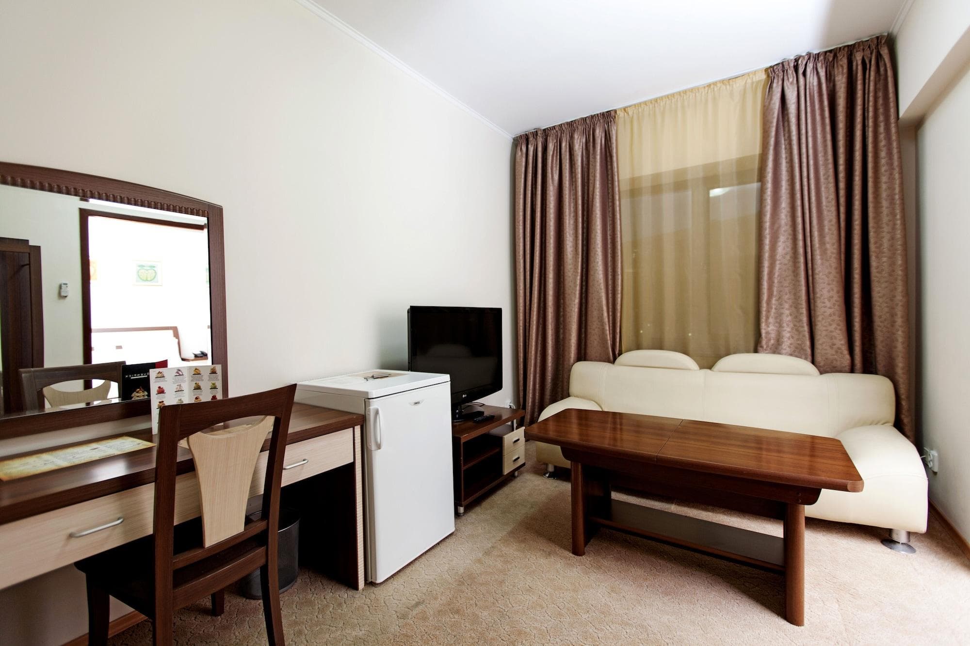 Alma Hotel
