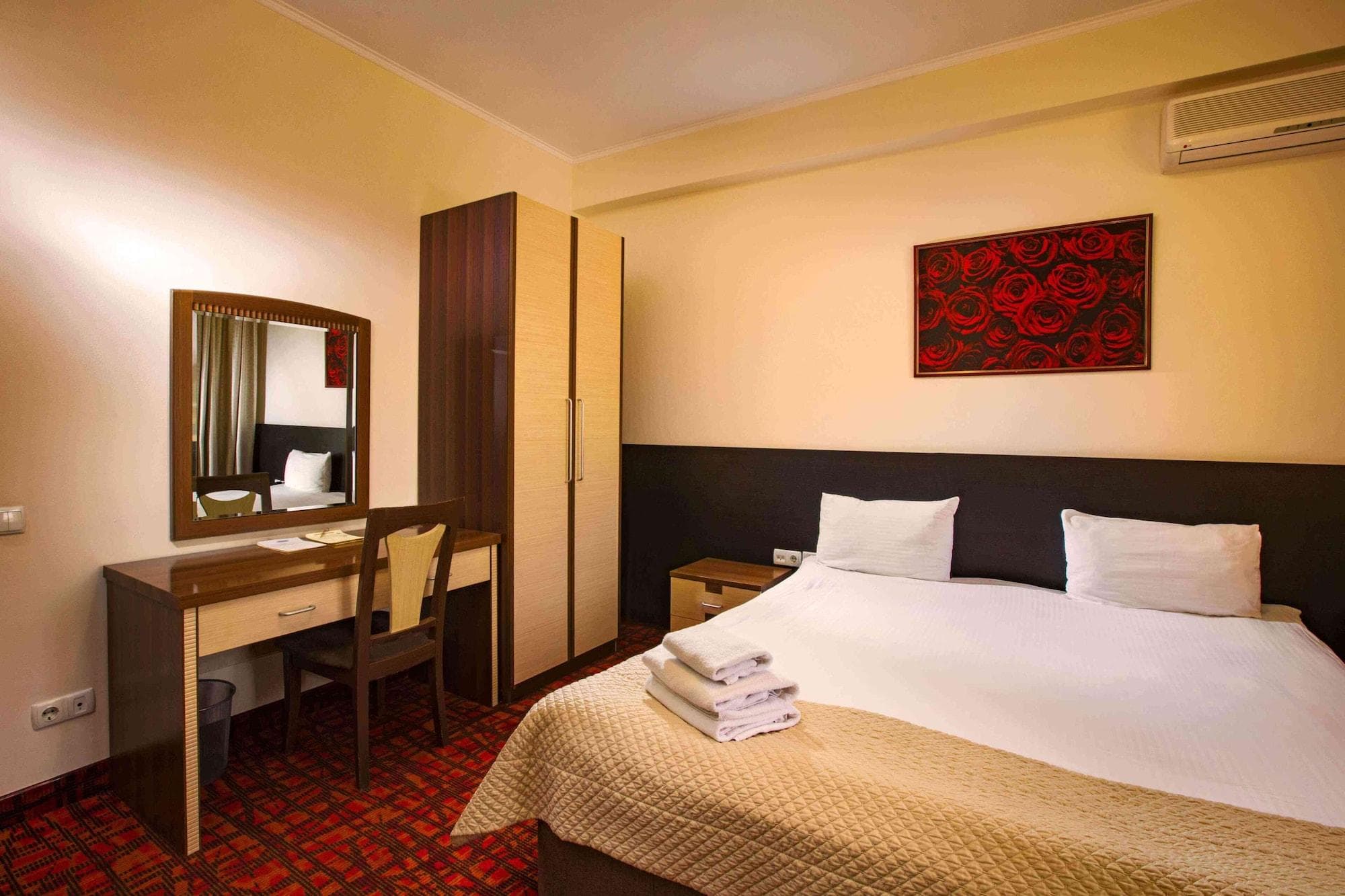 Alma Hotel