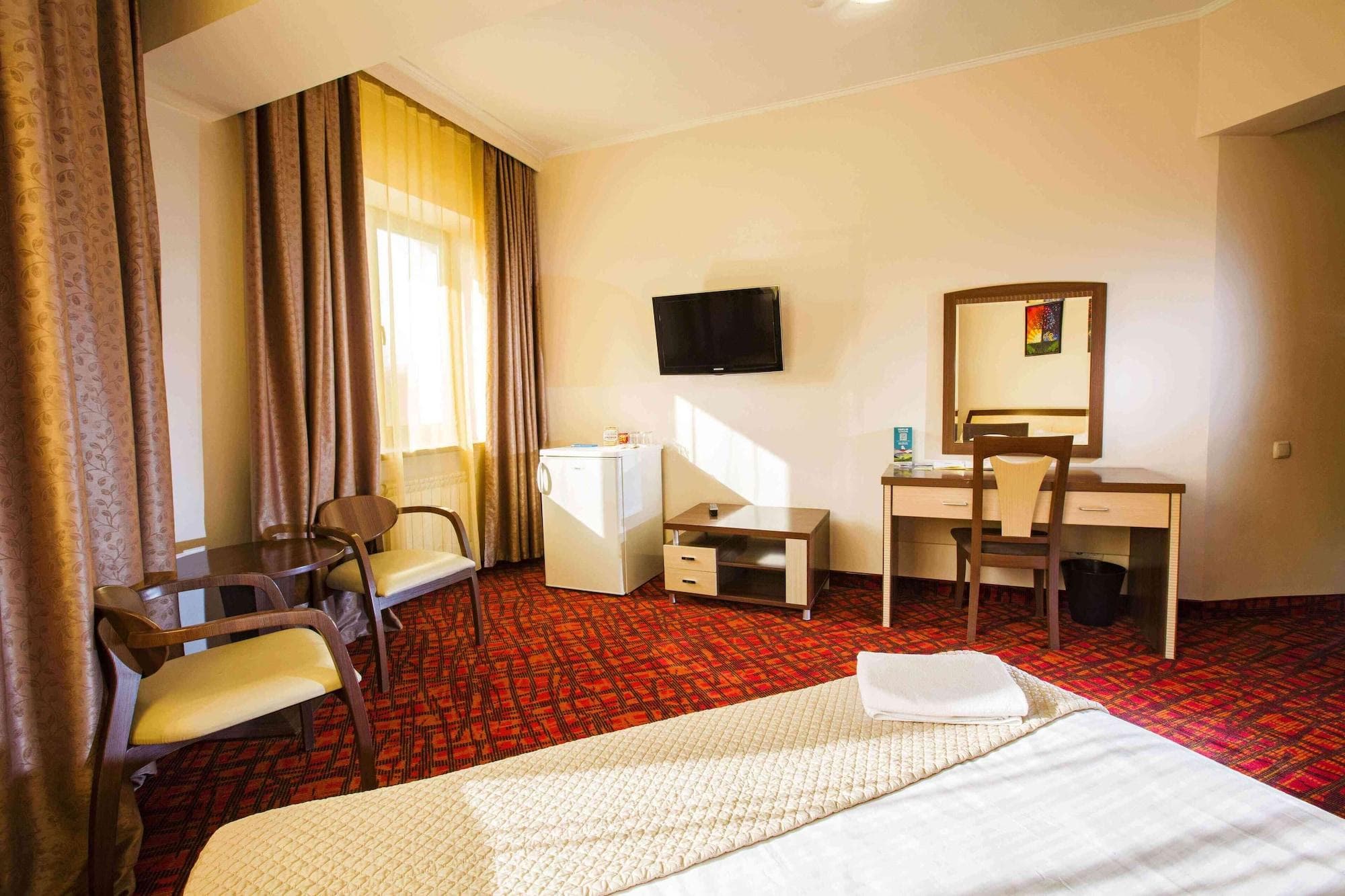 Alma Hotel