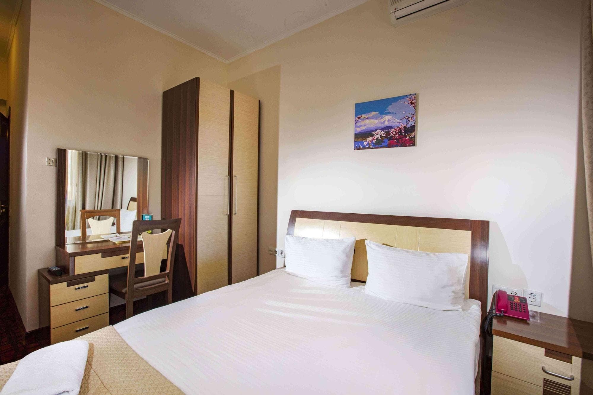 Alma Hotel