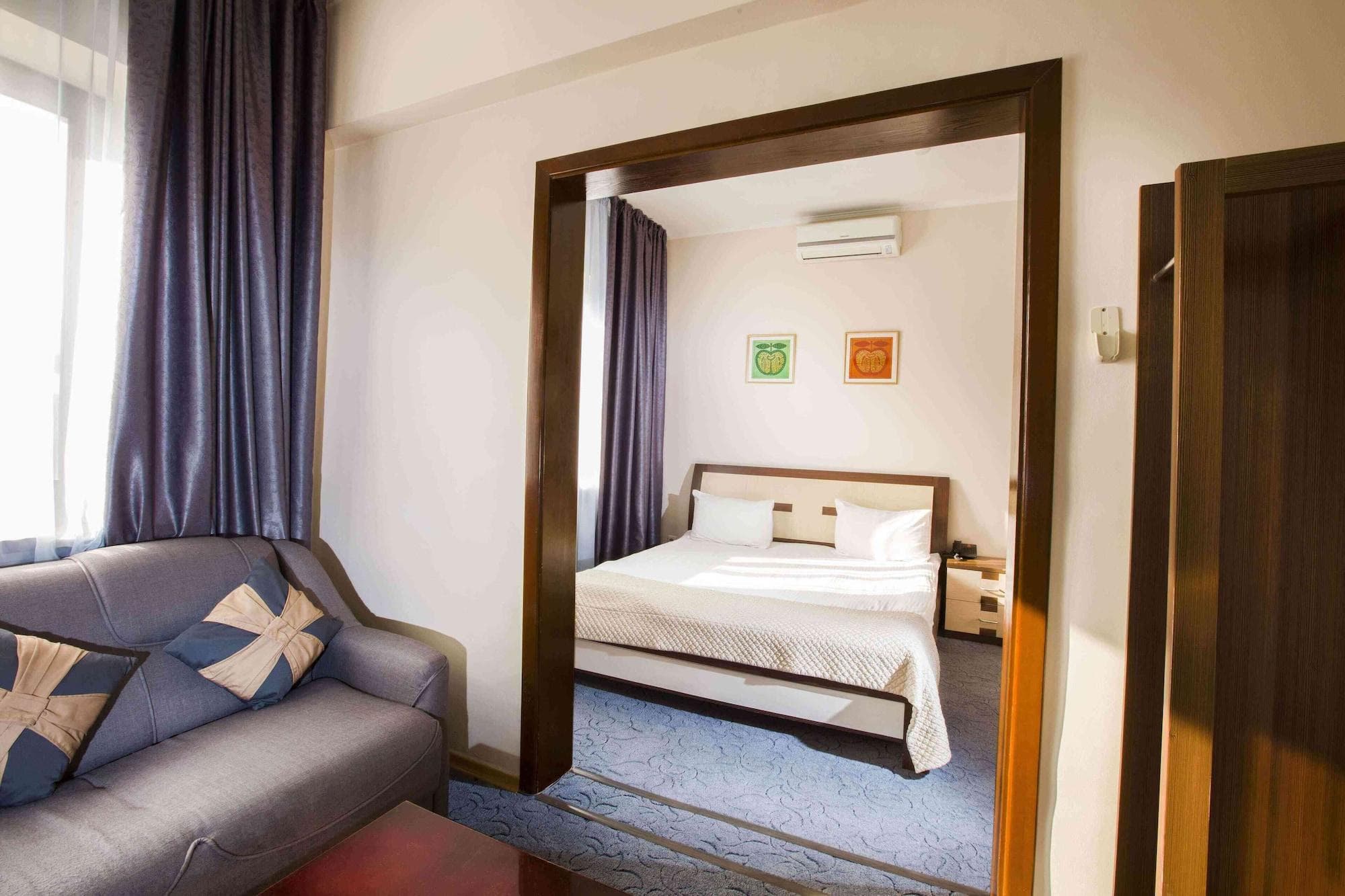 Alma Hotel