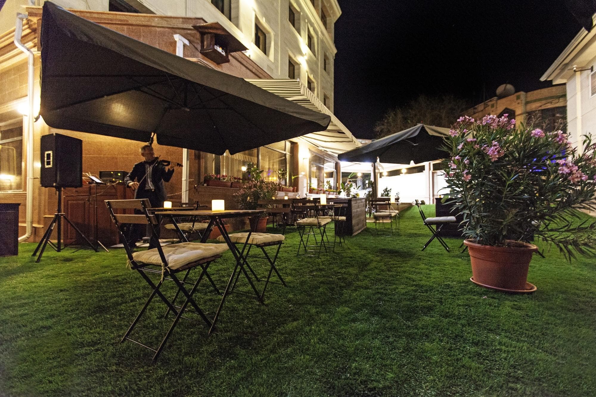 Alma Hotel