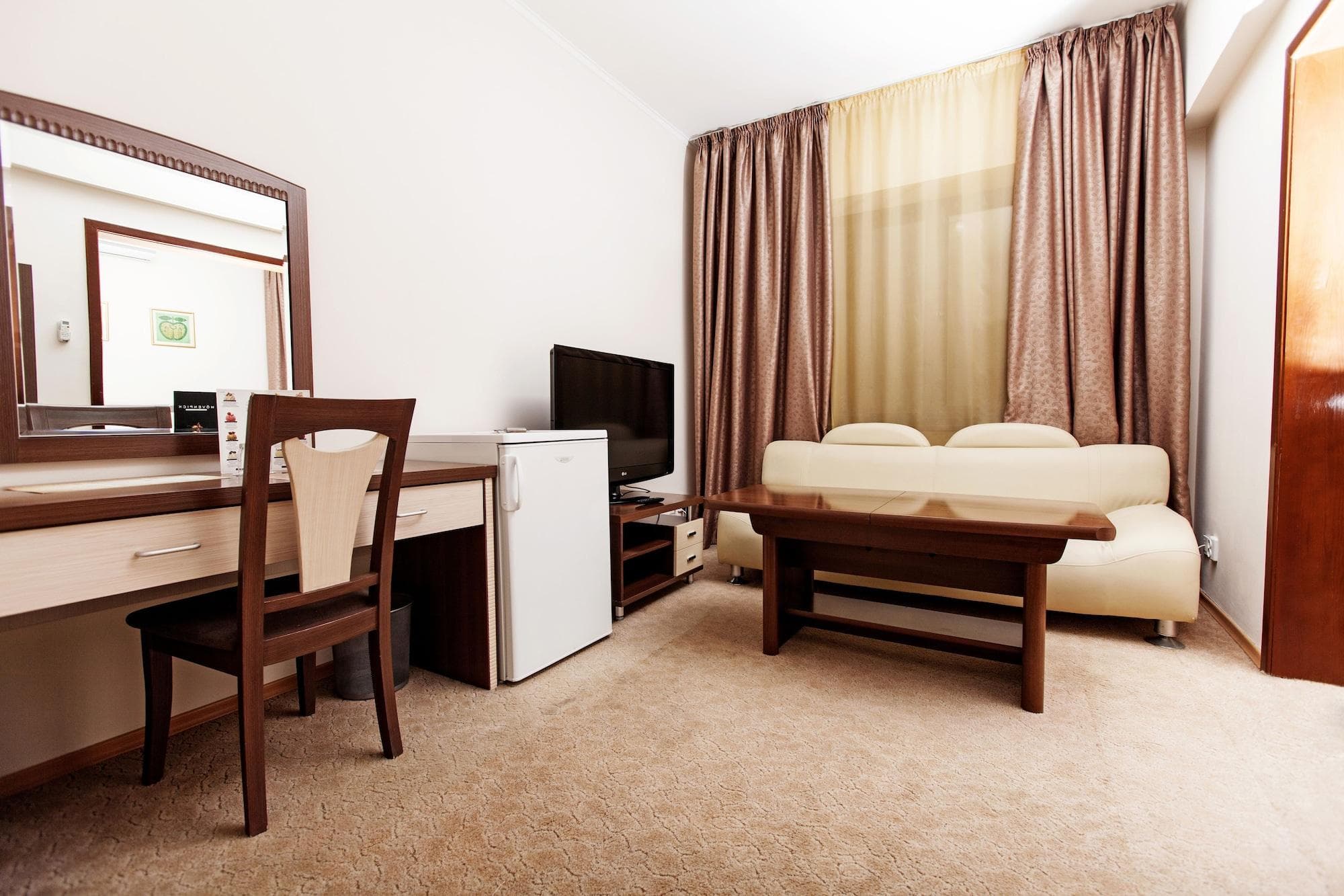 Alma Hotel