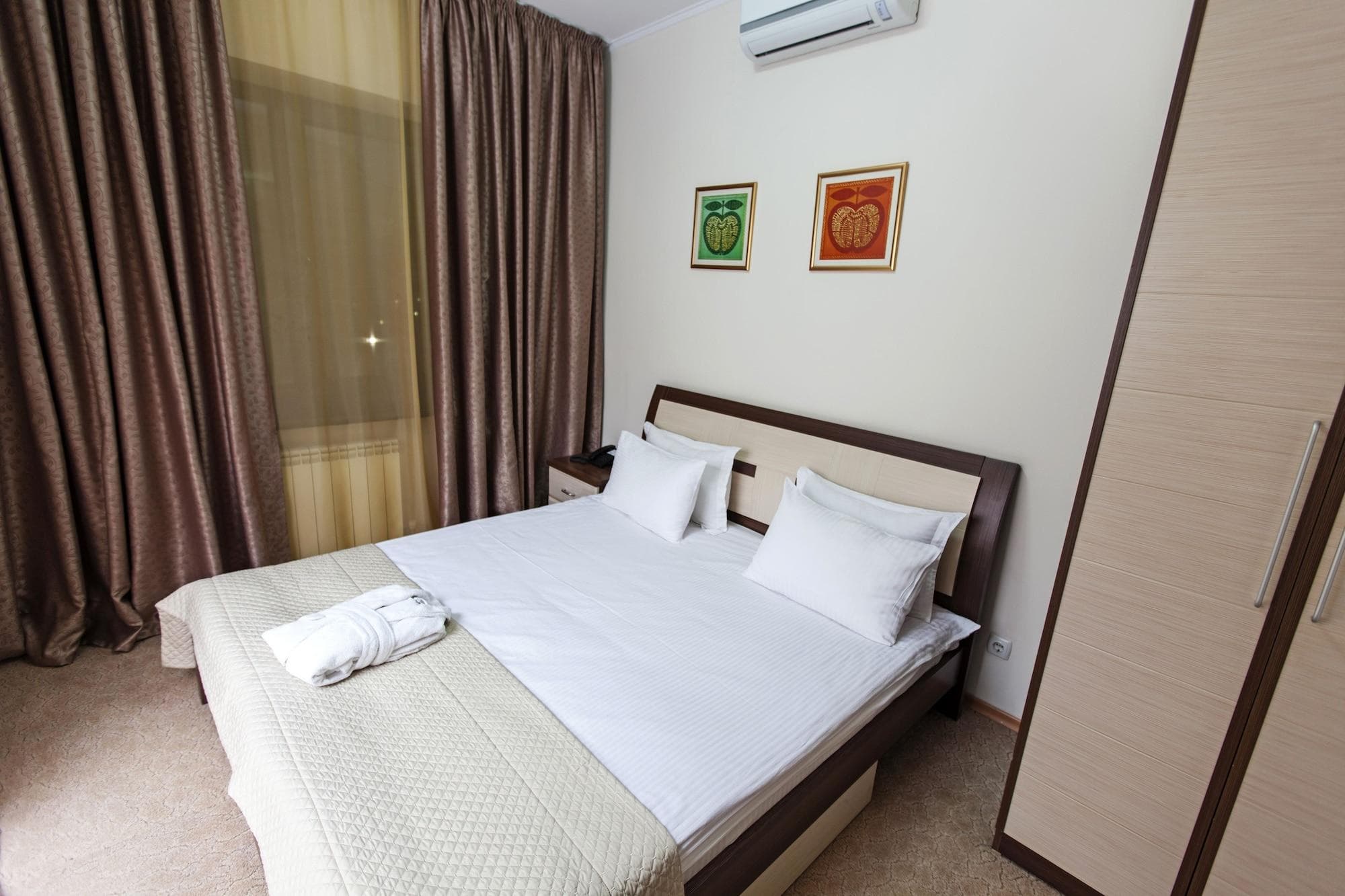 Alma Hotel