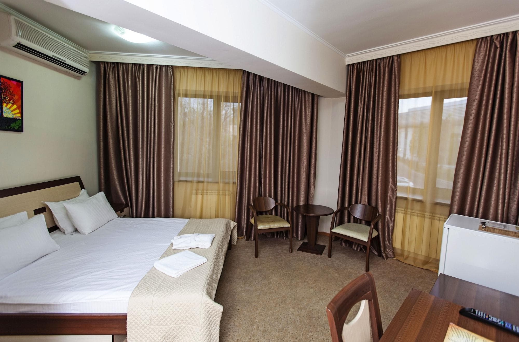 Alma Hotel