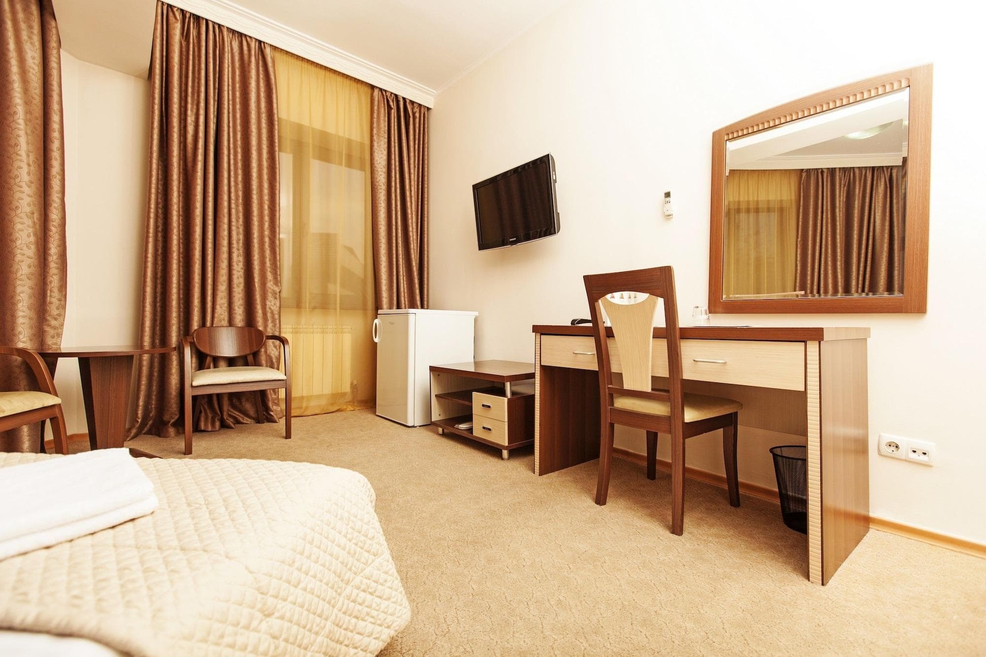Alma Hotel