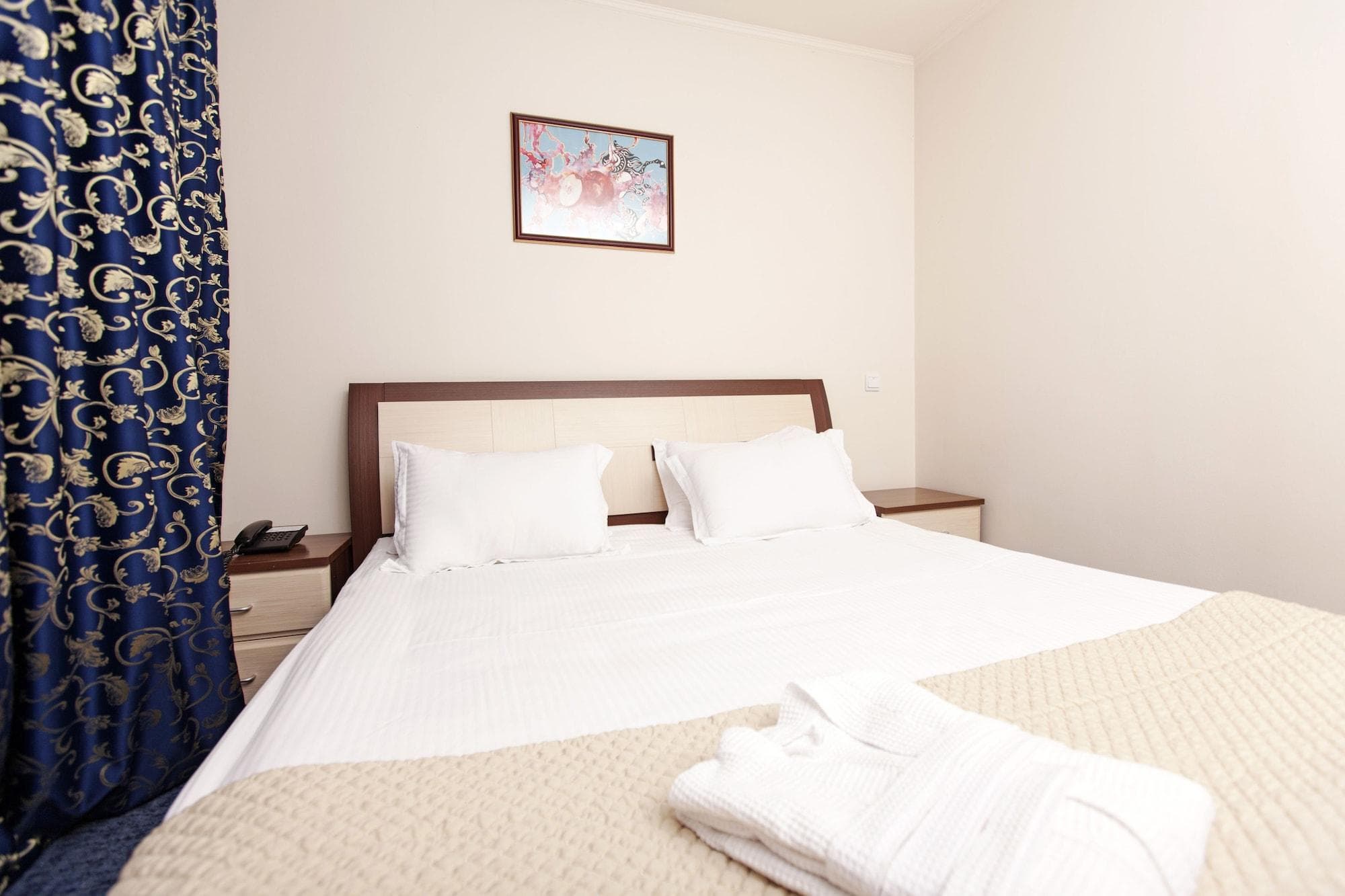 Alma Hotel