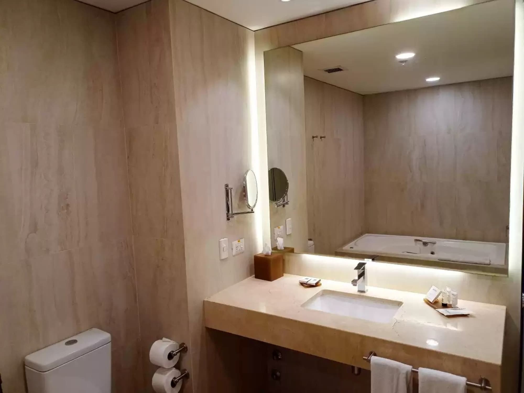 Radisson Hotel Santa Cruz