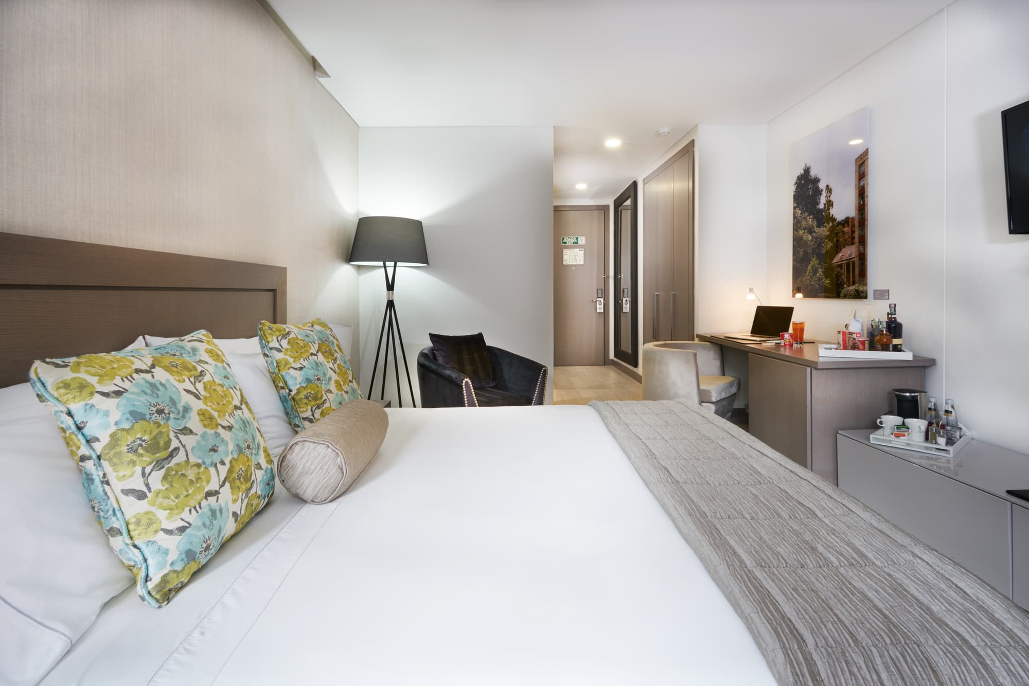 Hotel 100 Luxury Suites
