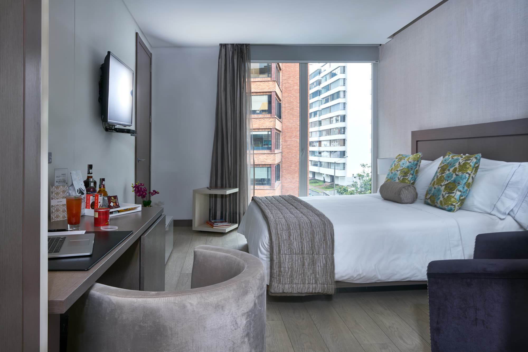 Hotel 100 Luxury Suites