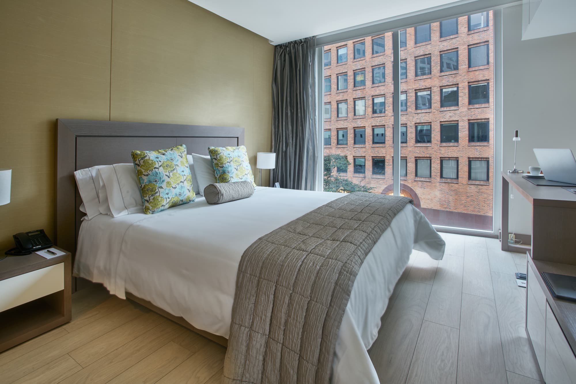 Hotel 100 Luxury Suites