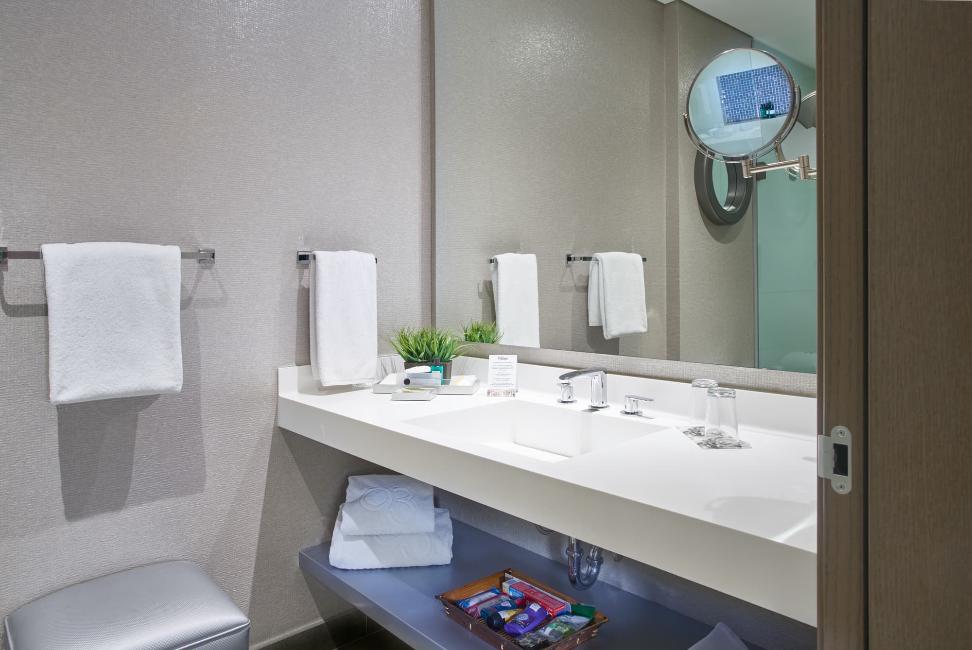 Hotel 100 Luxury Suites