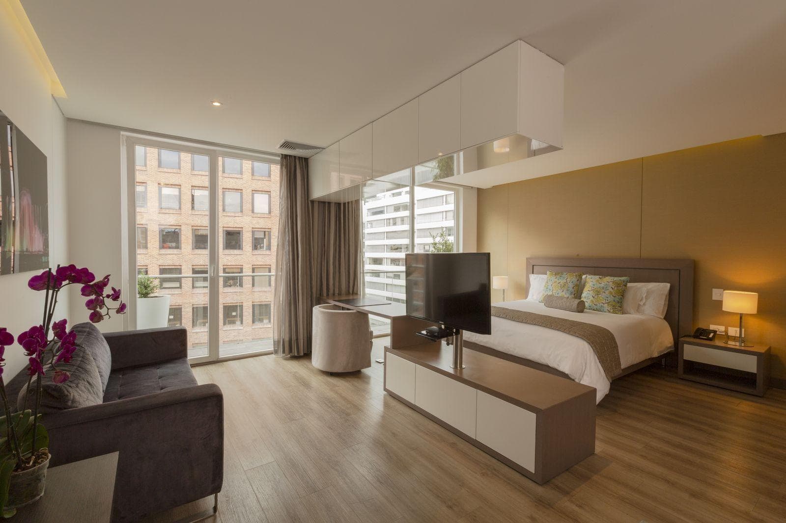 Hotel 100 Luxury Suites