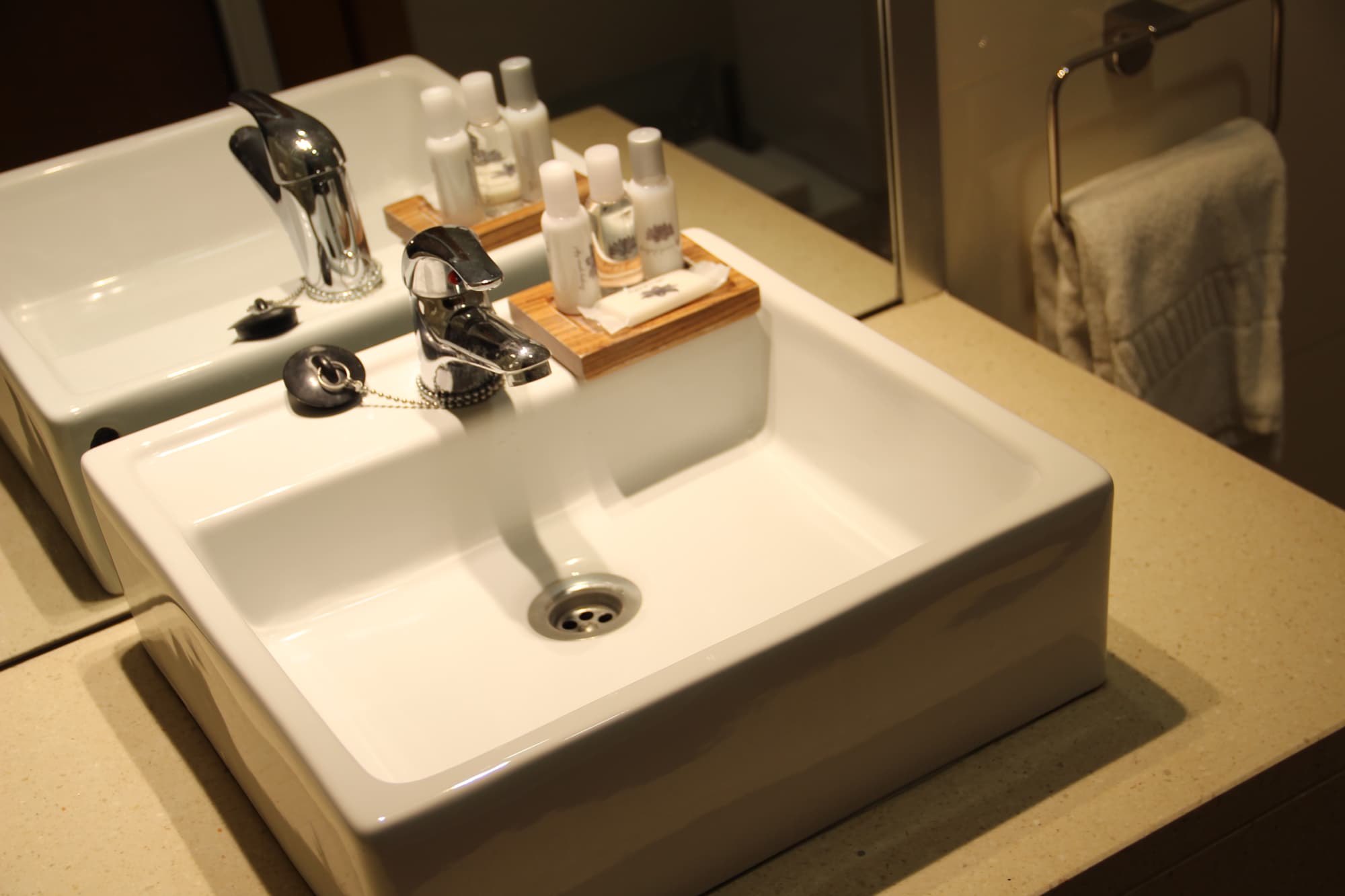 Travellers Pearl by Storytellers, Room