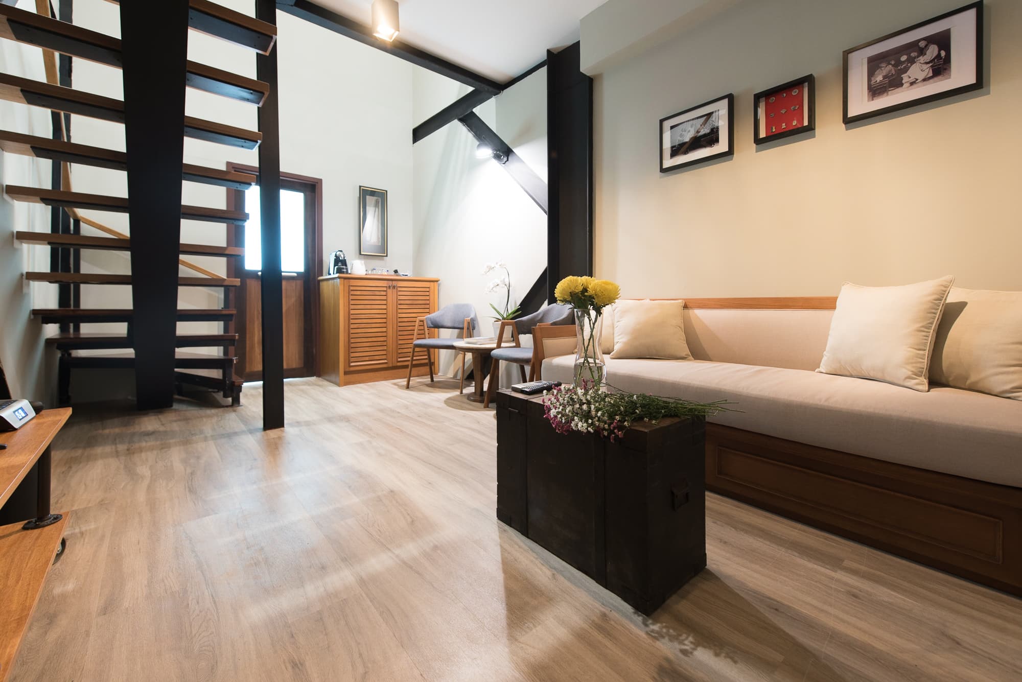 Prince Theatre Heritage Stay Hostel - Silom