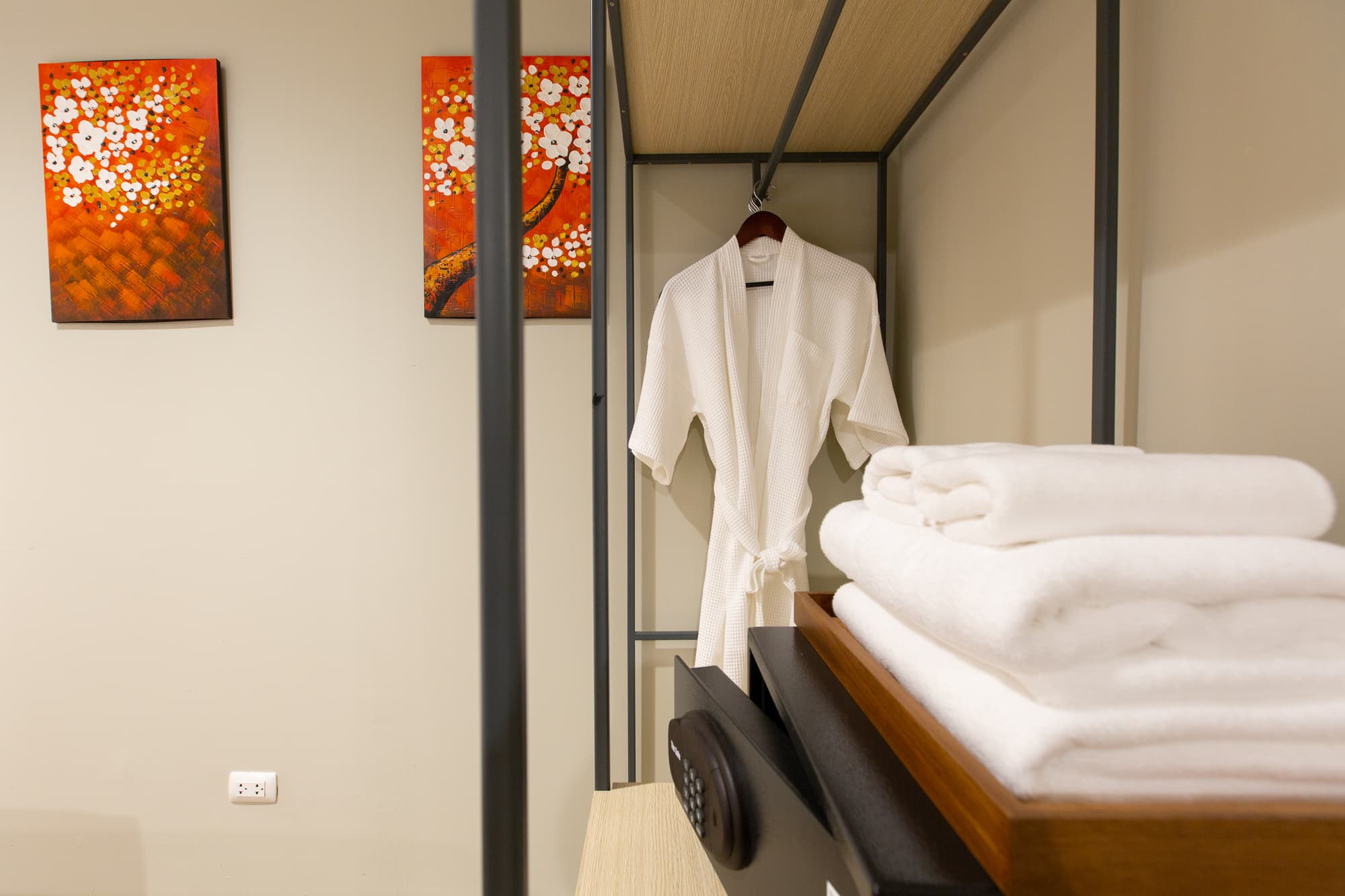 Prince Theatre Heritage Stay Hostel - Silom